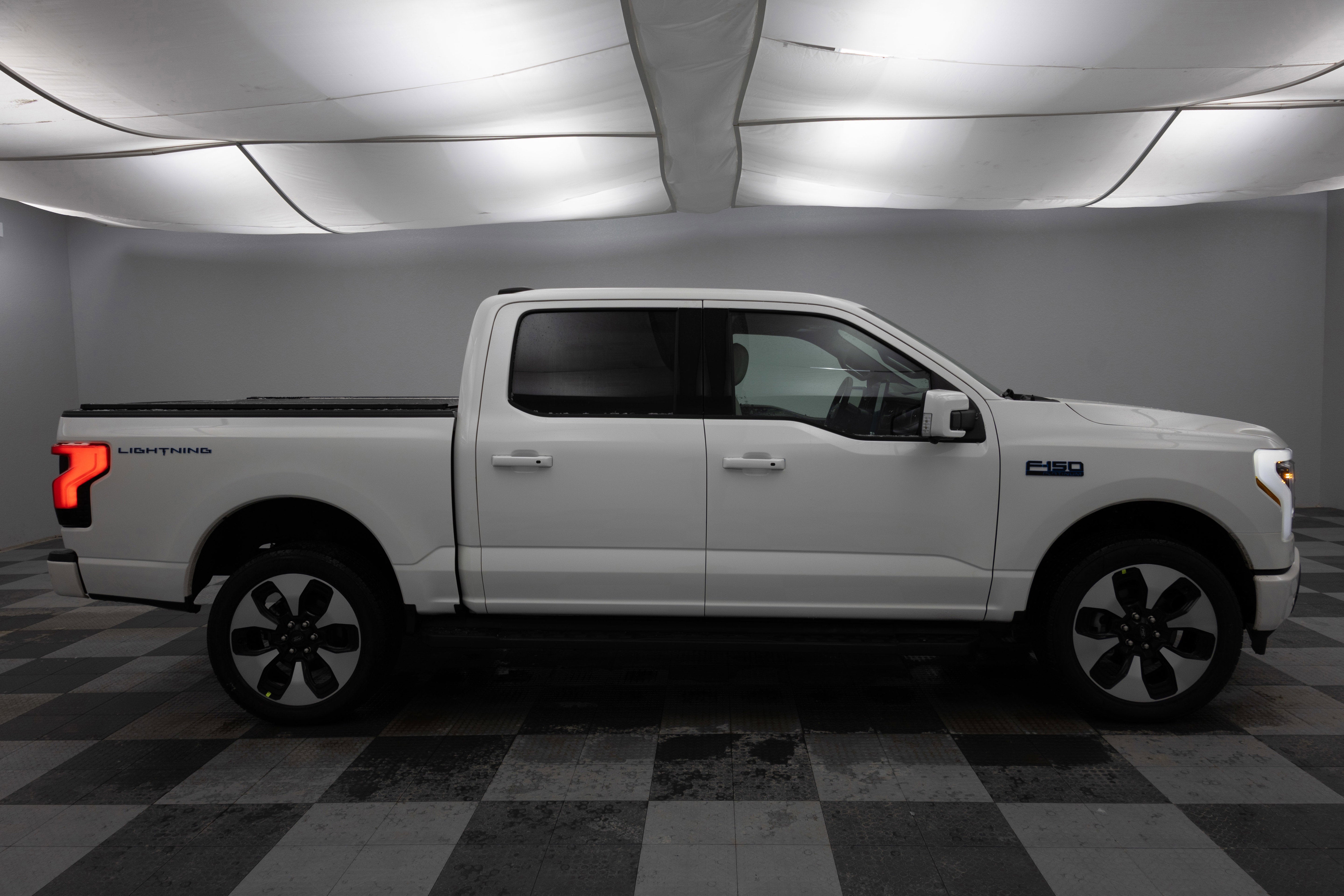 2025 Ford F-150 Lightning Platinum