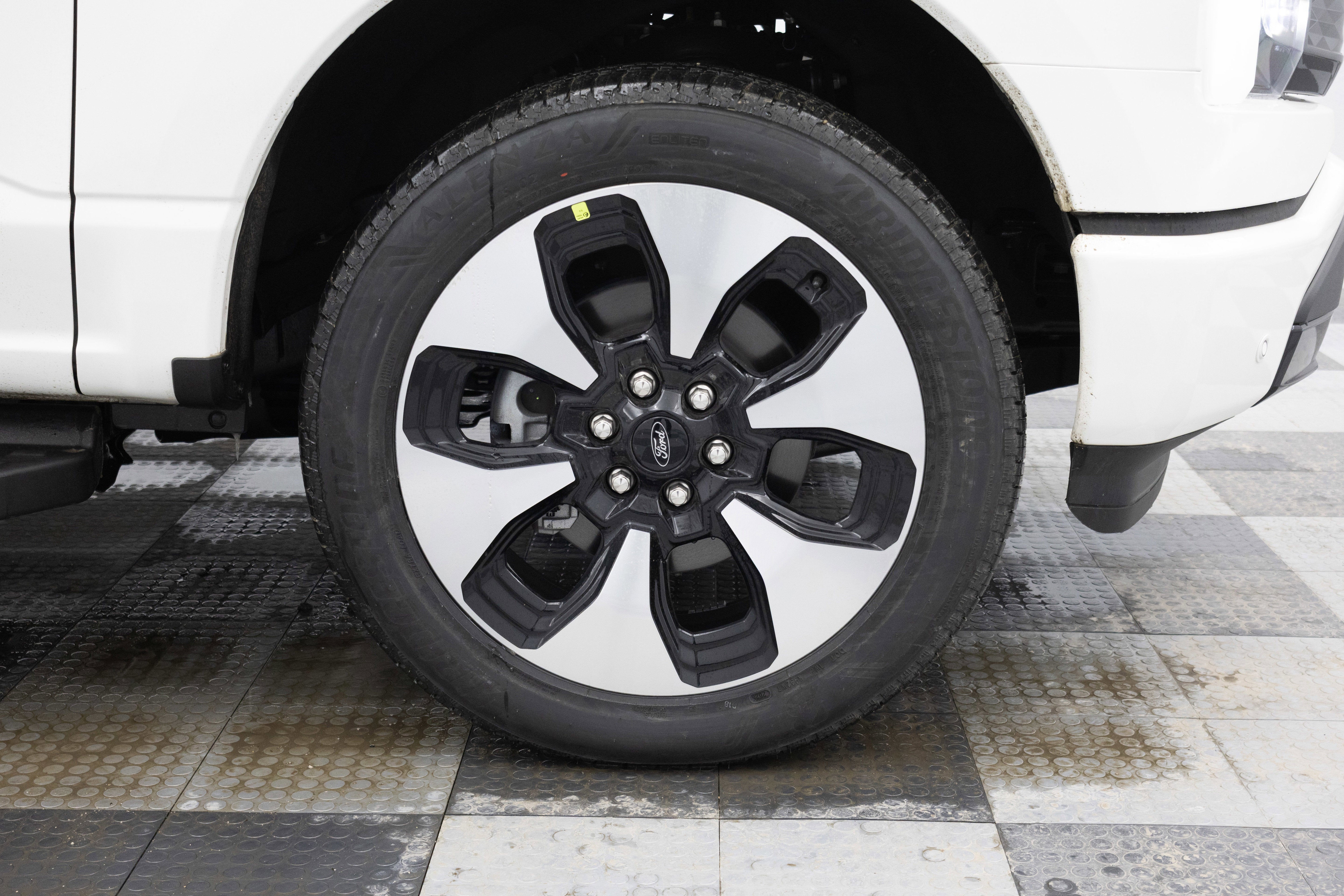 2025 Ford F-150 Lightning Platinum