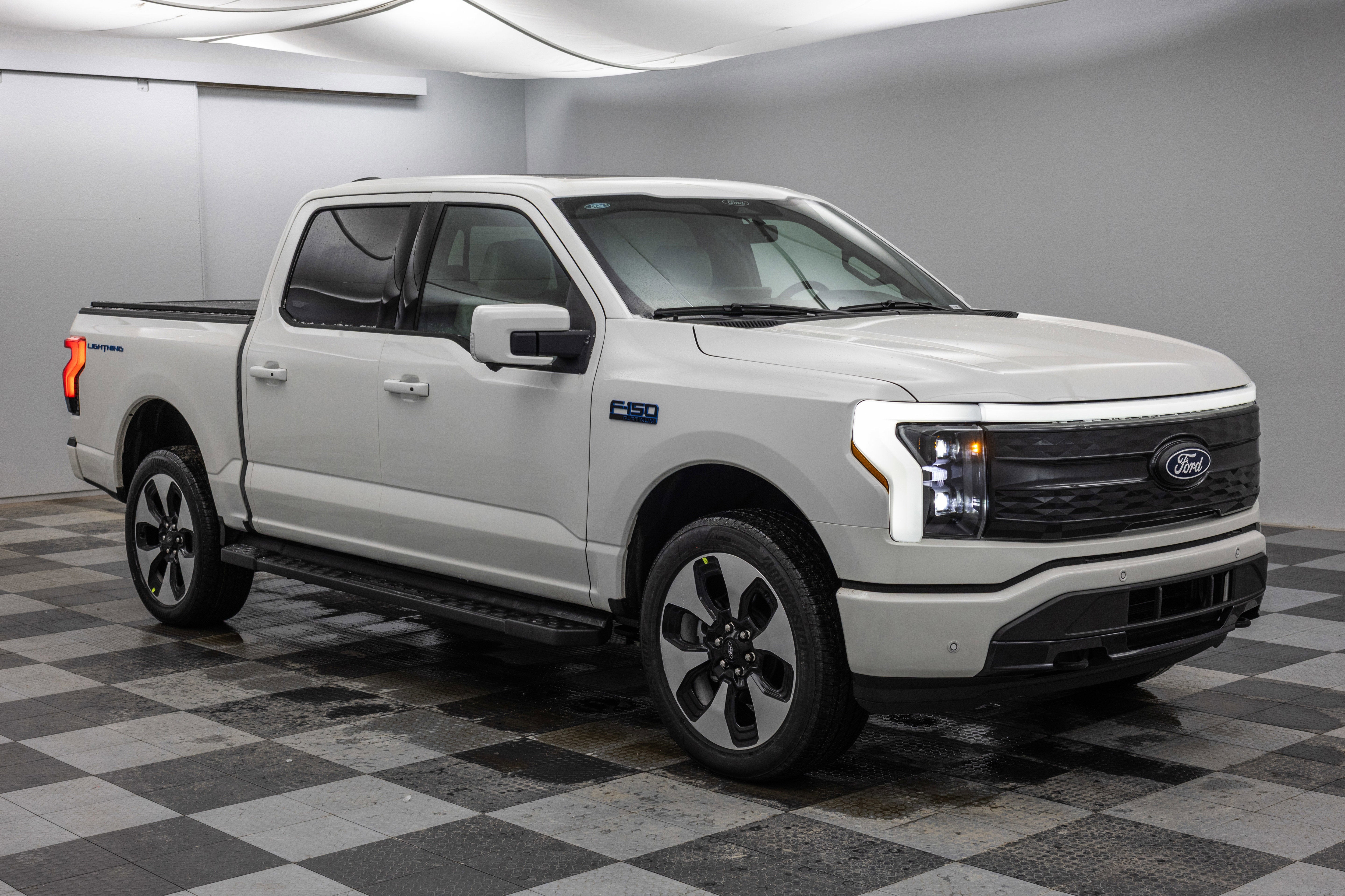 2025 Ford F-150 Lightning Platinum