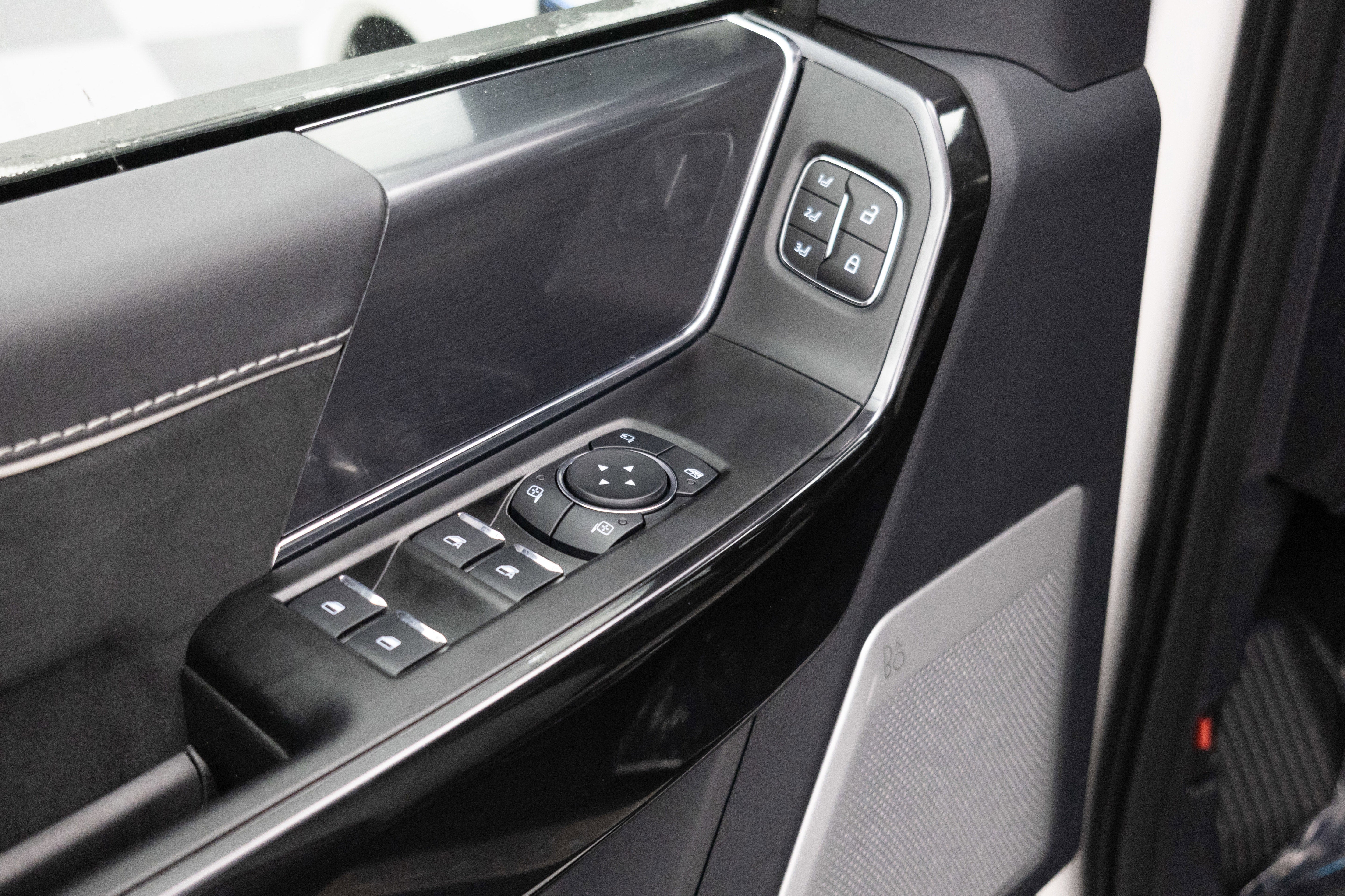 2025 Ford F-150 Lightning Platinum