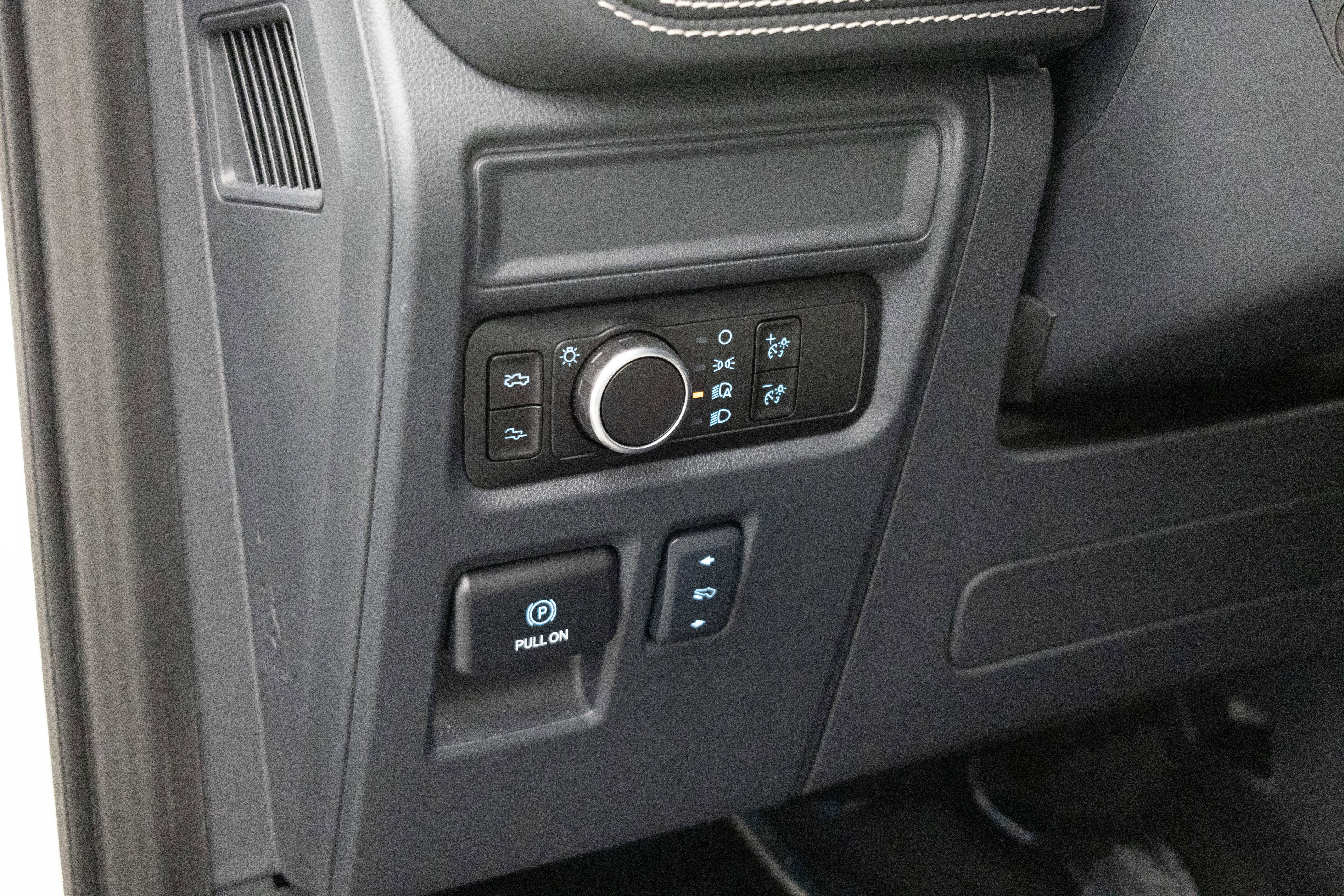 2025 Ford F-150 Lightning Platinum