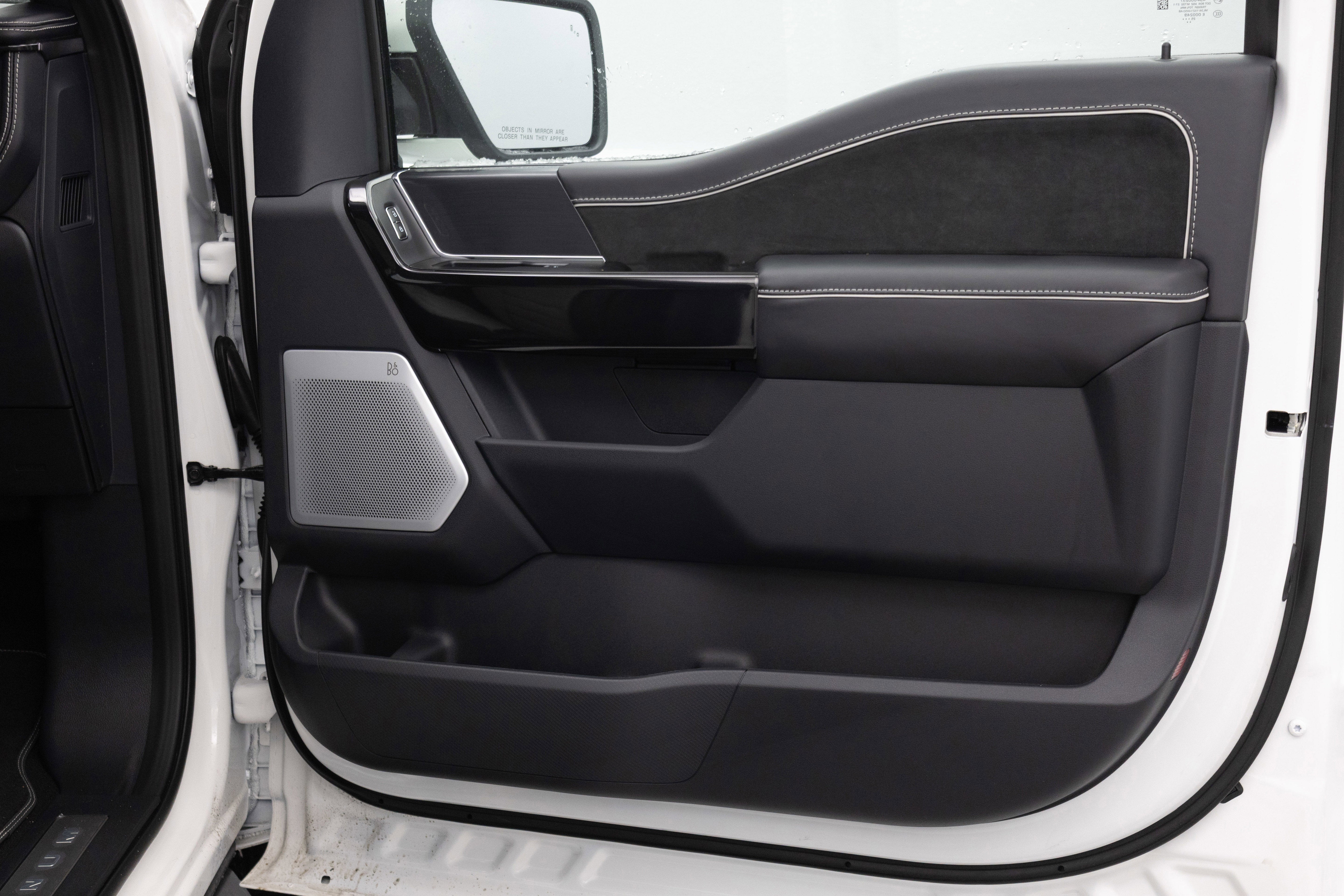 2025 Ford F-150 Lightning Platinum