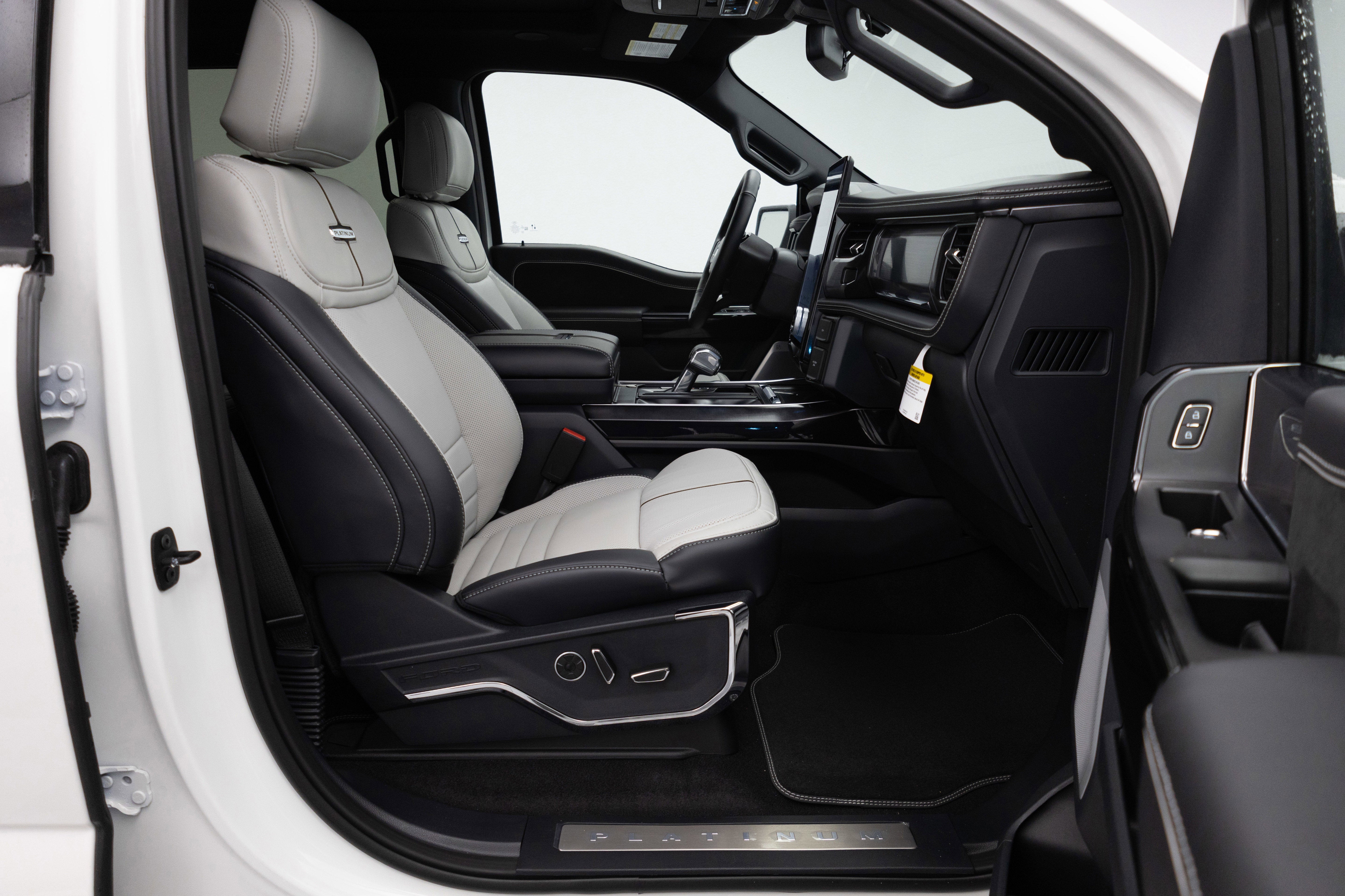 2025 Ford F-150 Lightning Platinum