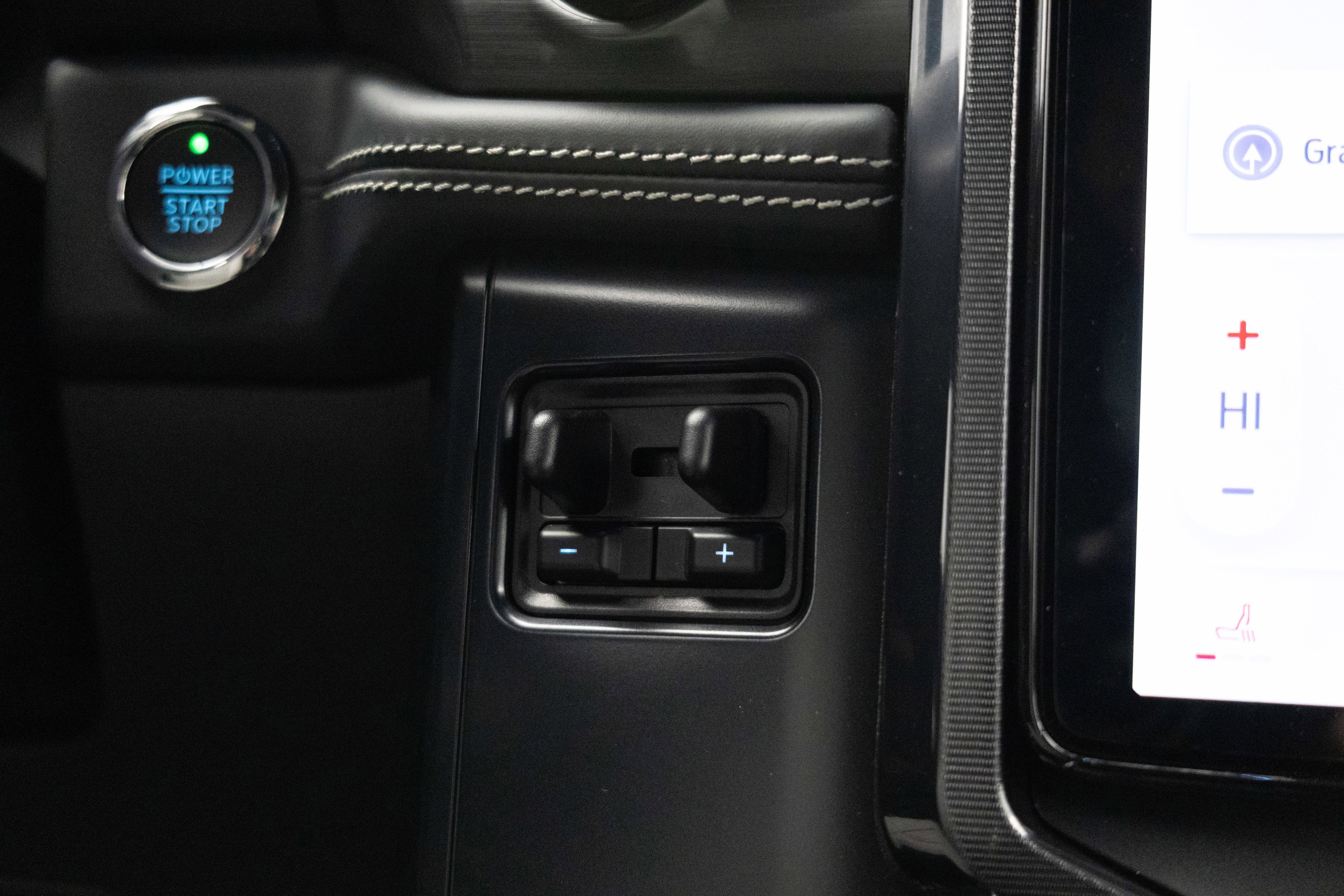 2025 Ford F-150 Lightning Platinum