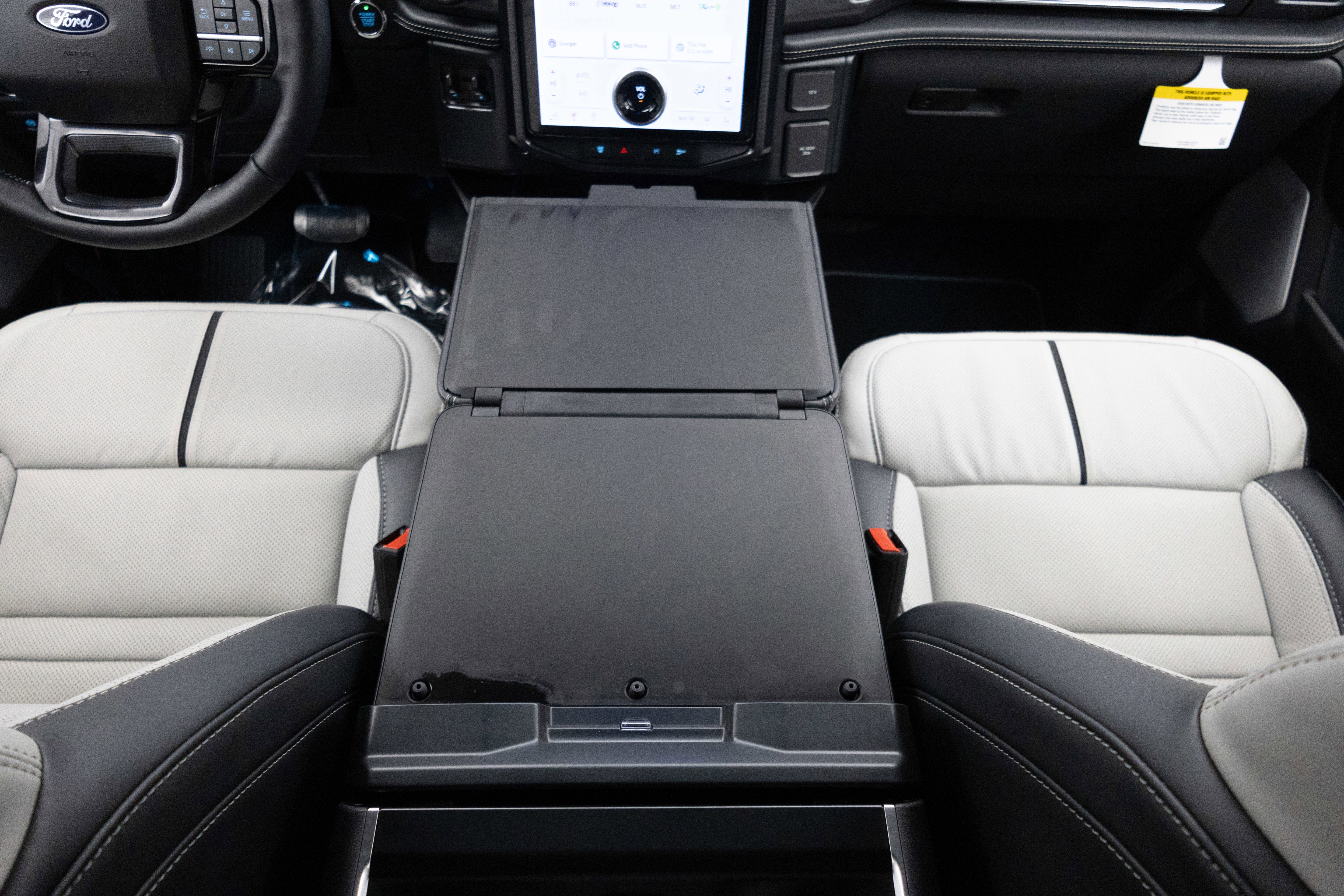 2025 Ford F-150 Lightning Platinum