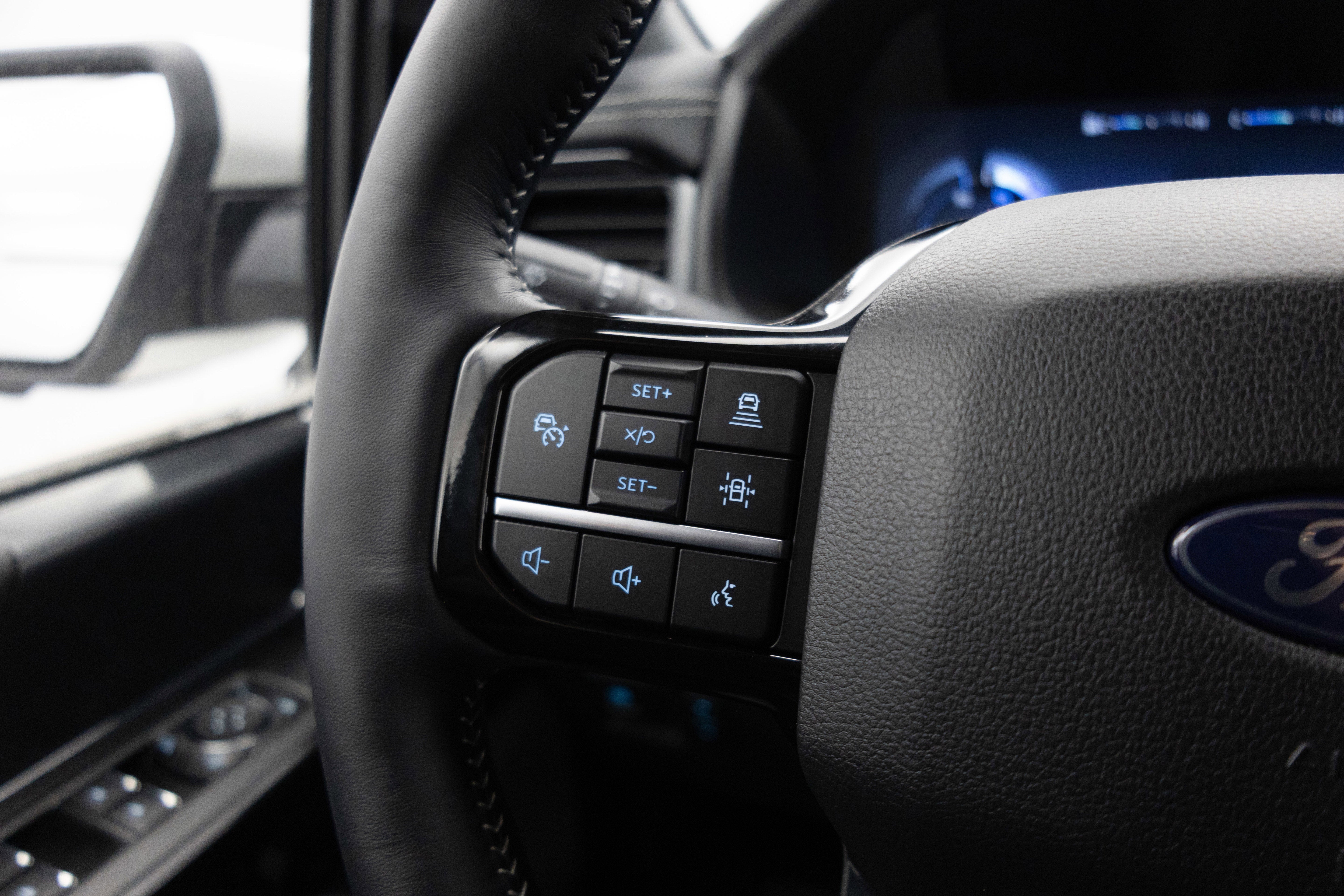 2025 Ford F-150 Lightning Platinum