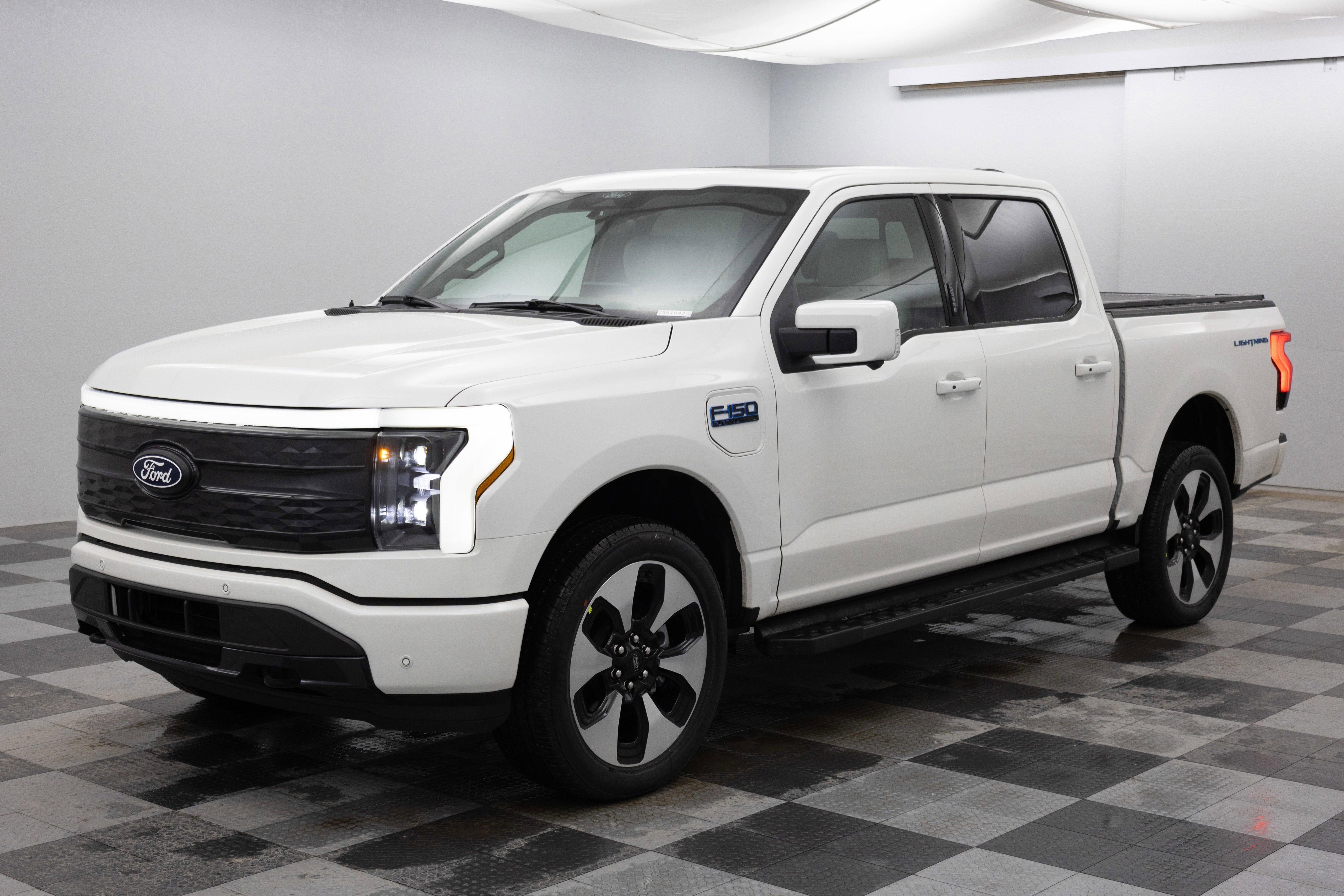 2025 Ford F-150 Lightning Platinum