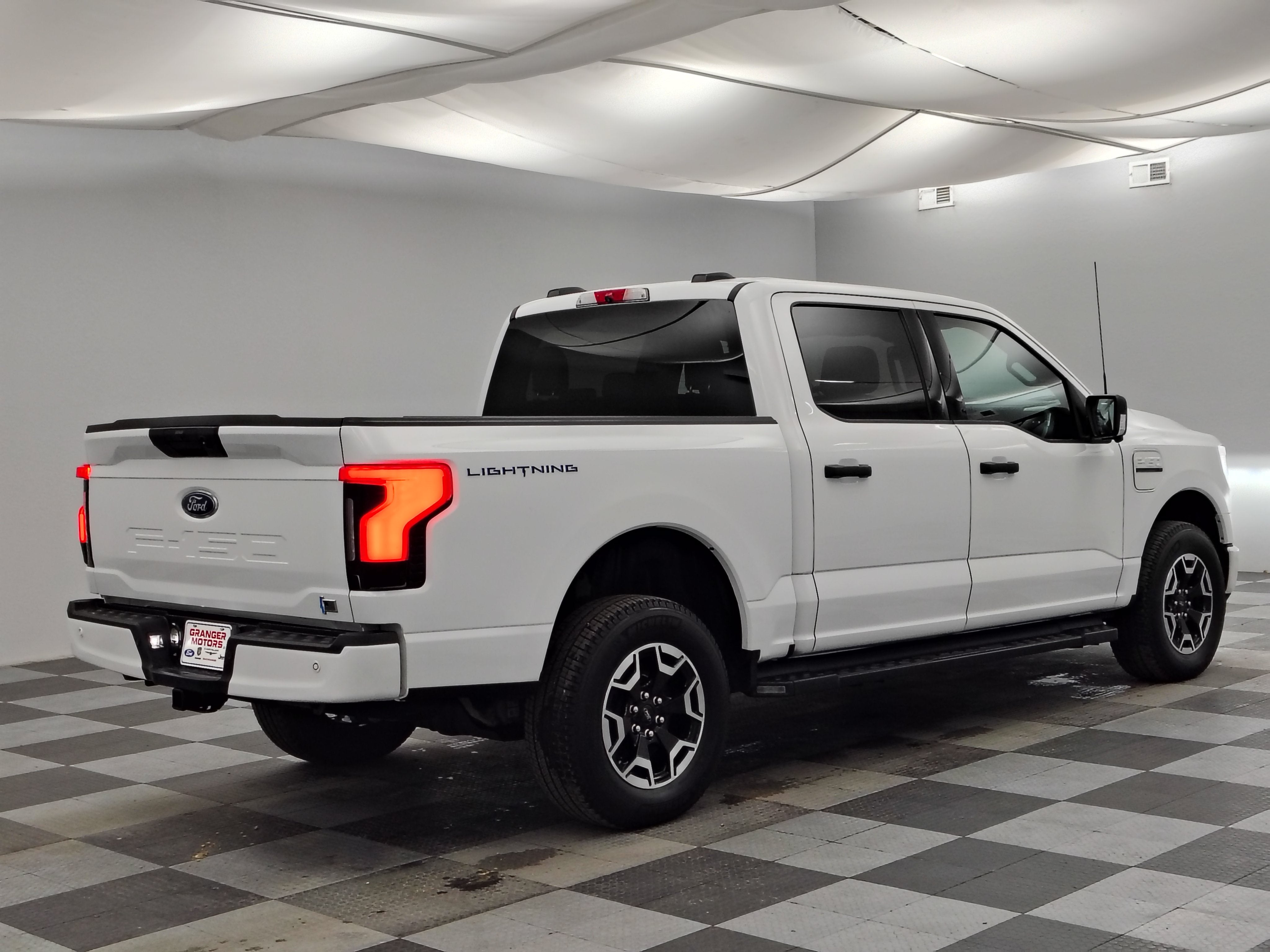 2023 Ford F-150 Lightning XLT