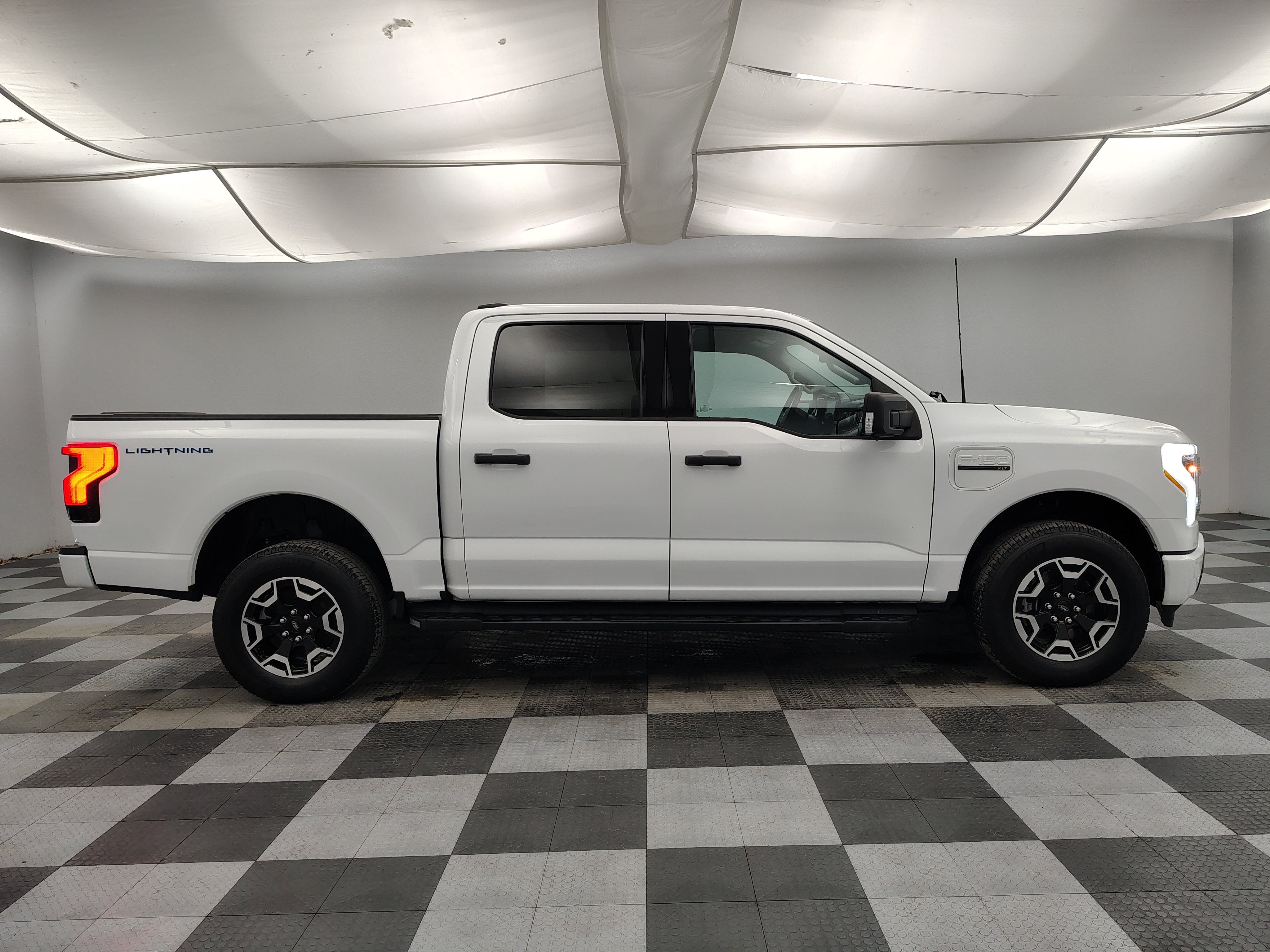 2023 Ford F-150 Lightning XLT