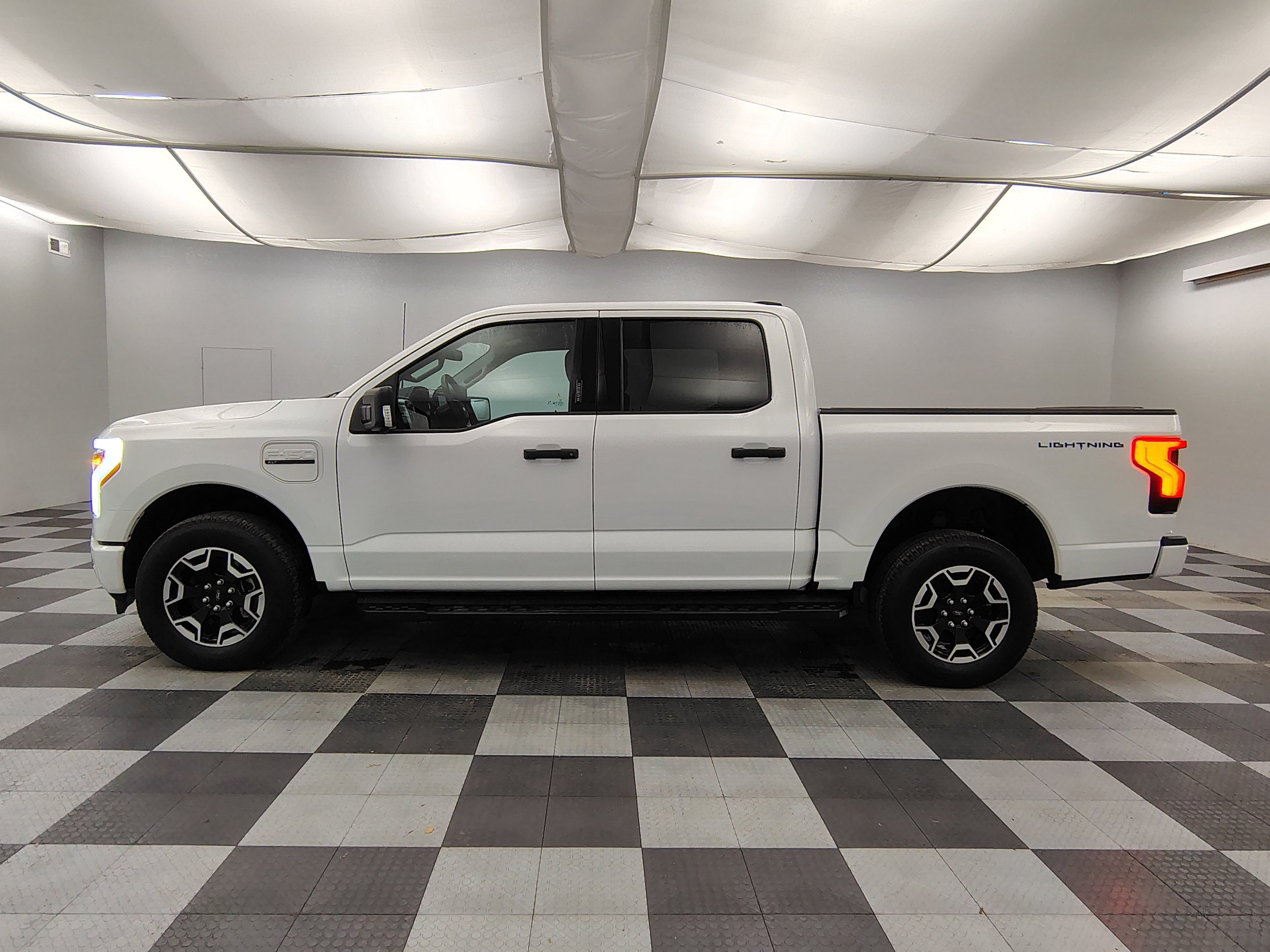 2023 Ford F-150 Lightning XLT