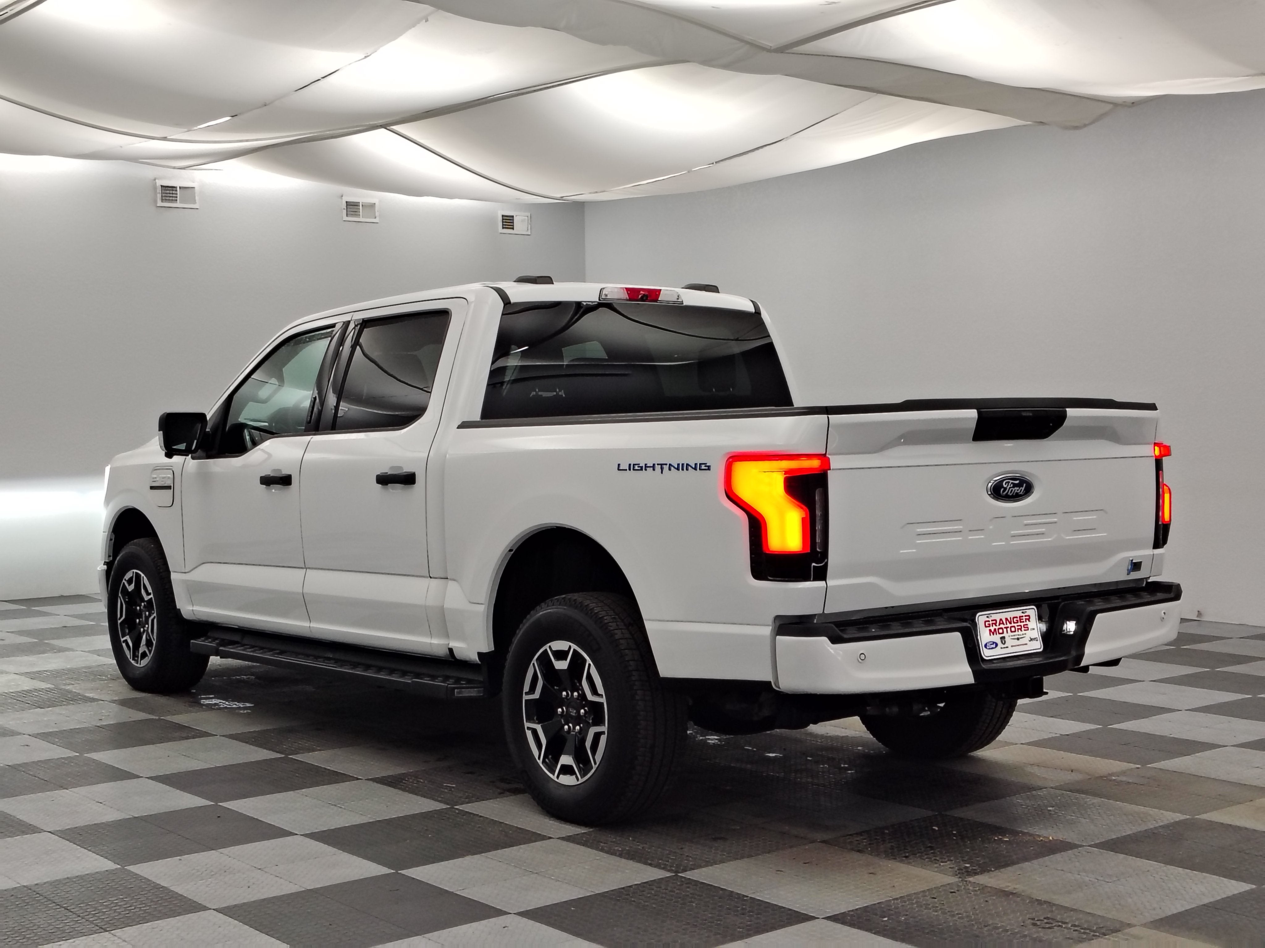 2023 Ford F-150 Lightning XLT