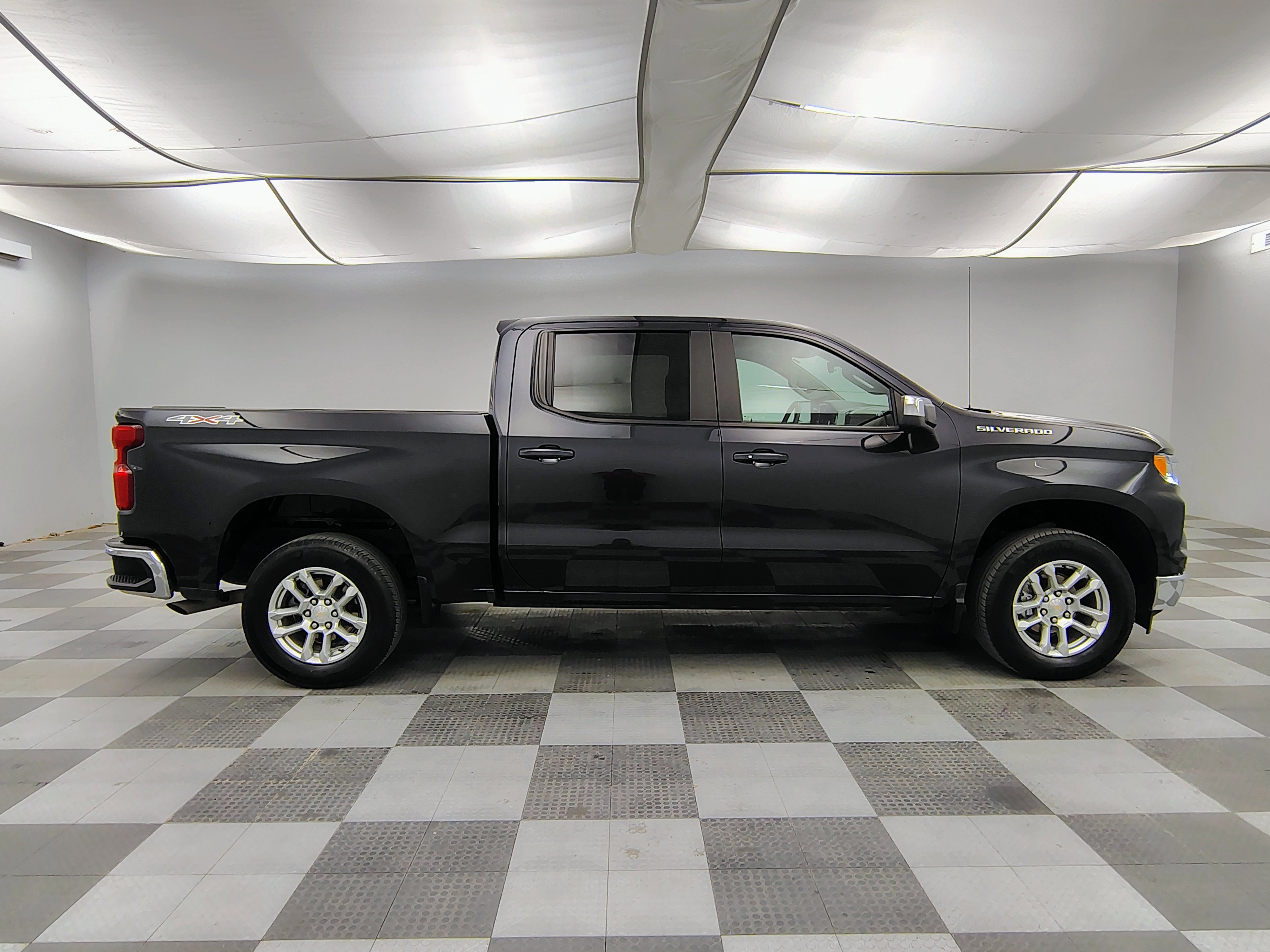 2023 Chevrolet Silverado 1500 4WD Crew Cab Short Bed LT with 2FL