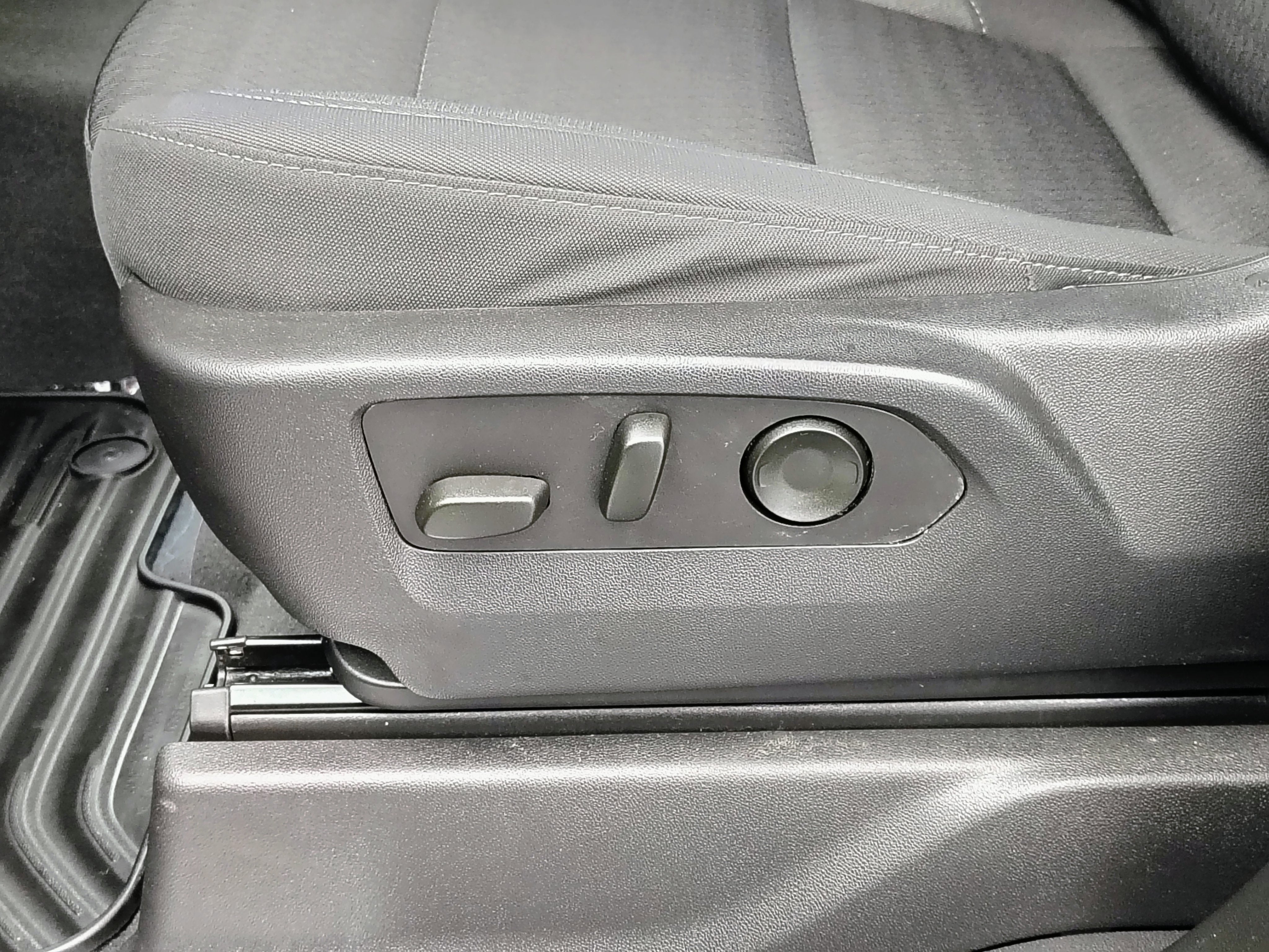 2023 Chevrolet Silverado 1500 4WD Crew Cab Short Bed LT with 2FL