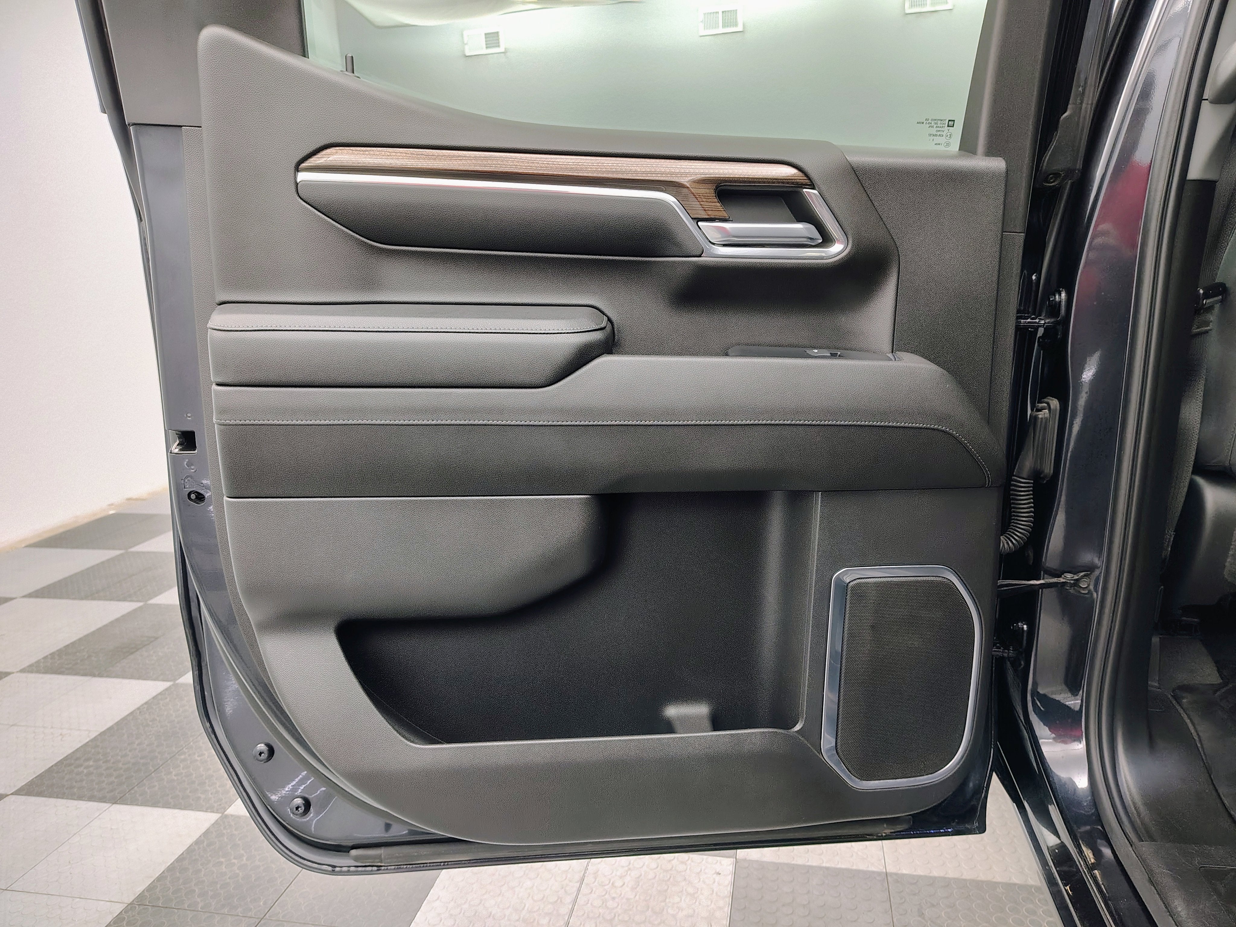 2023 Chevrolet Silverado 1500 4WD Crew Cab Short Bed LT with 2FL