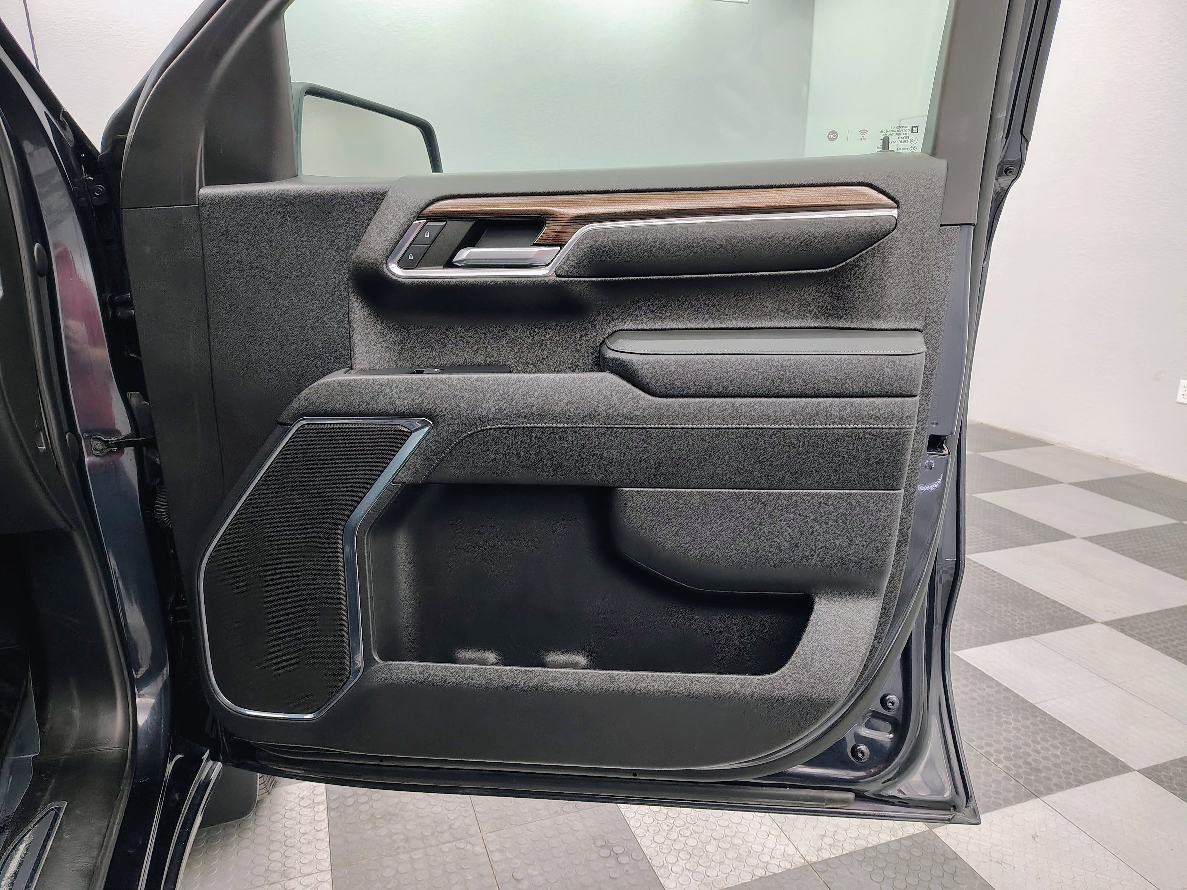 2023 Chevrolet Silverado 1500 4WD Crew Cab Short Bed LT with 2FL