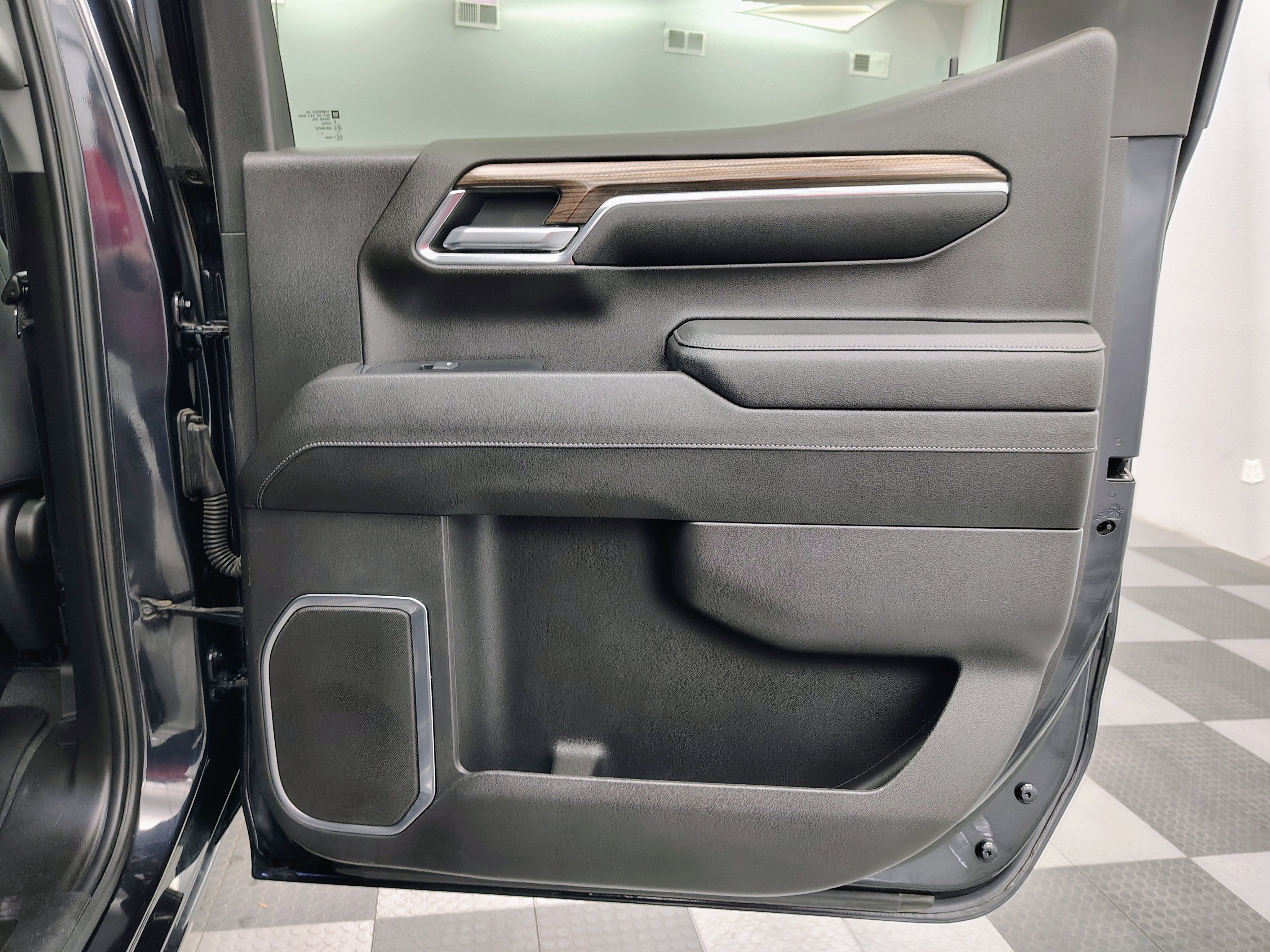 2023 Chevrolet Silverado 1500 4WD Crew Cab Short Bed LT with 2FL