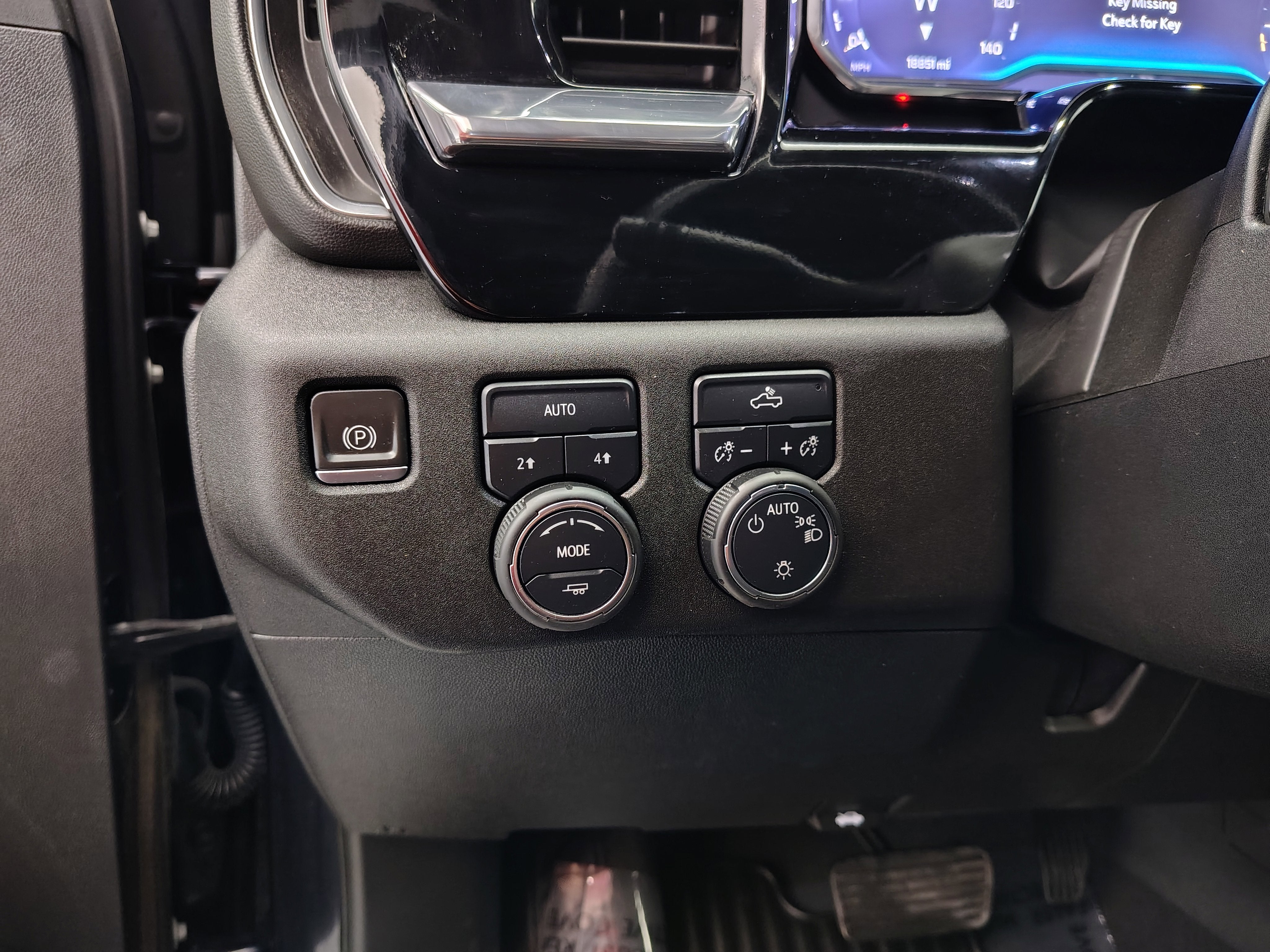 2023 Chevrolet Silverado 1500 4WD Crew Cab Short Bed LT with 2FL