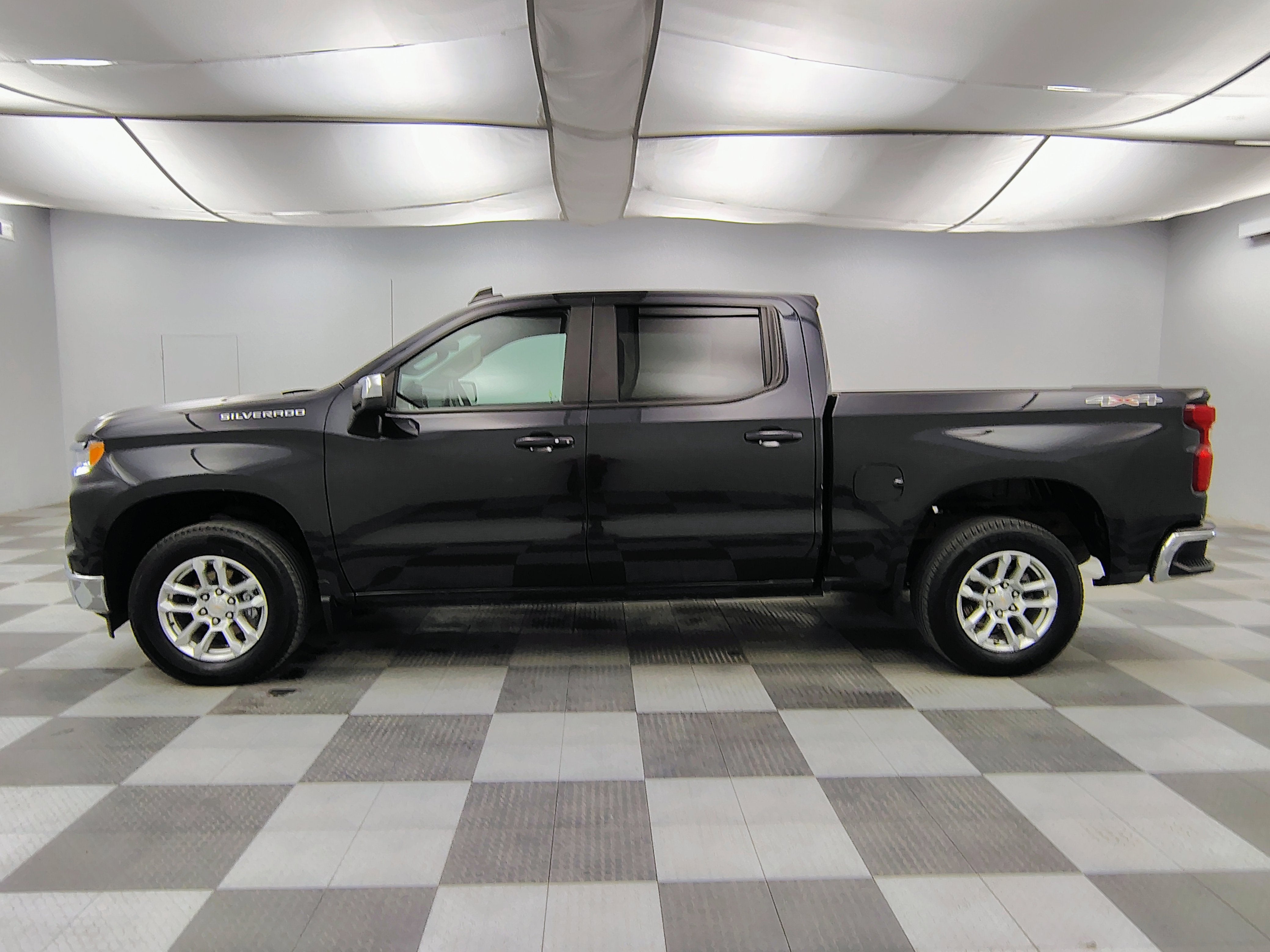 2023 Chevrolet Silverado 1500 4WD Crew Cab Short Bed LT with 2FL