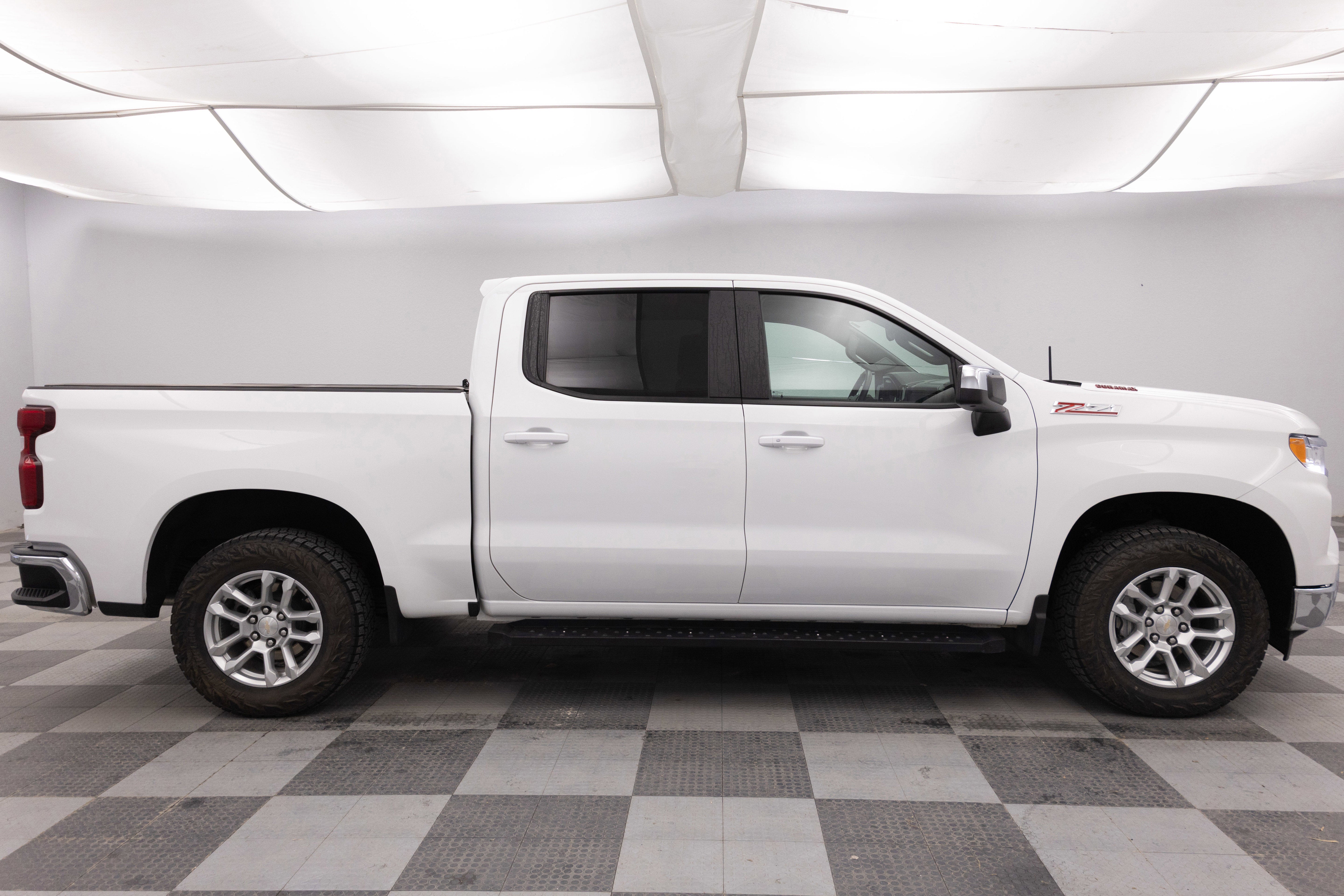 2023 Chevrolet Silverado 1500 4WD Crew Cab Standard Bed LT