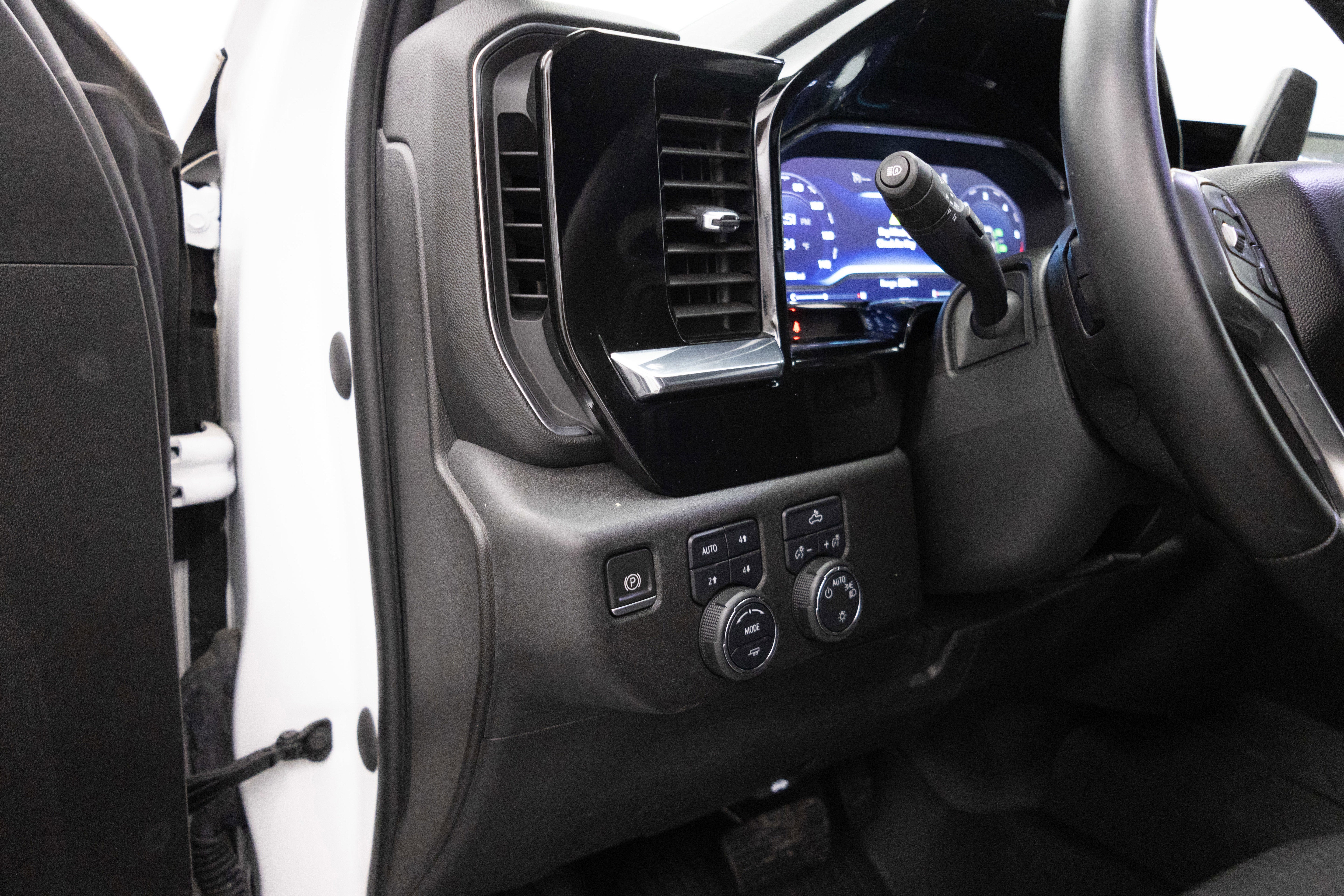 2023 Chevrolet Silverado 1500 4WD Crew Cab Standard Bed LT