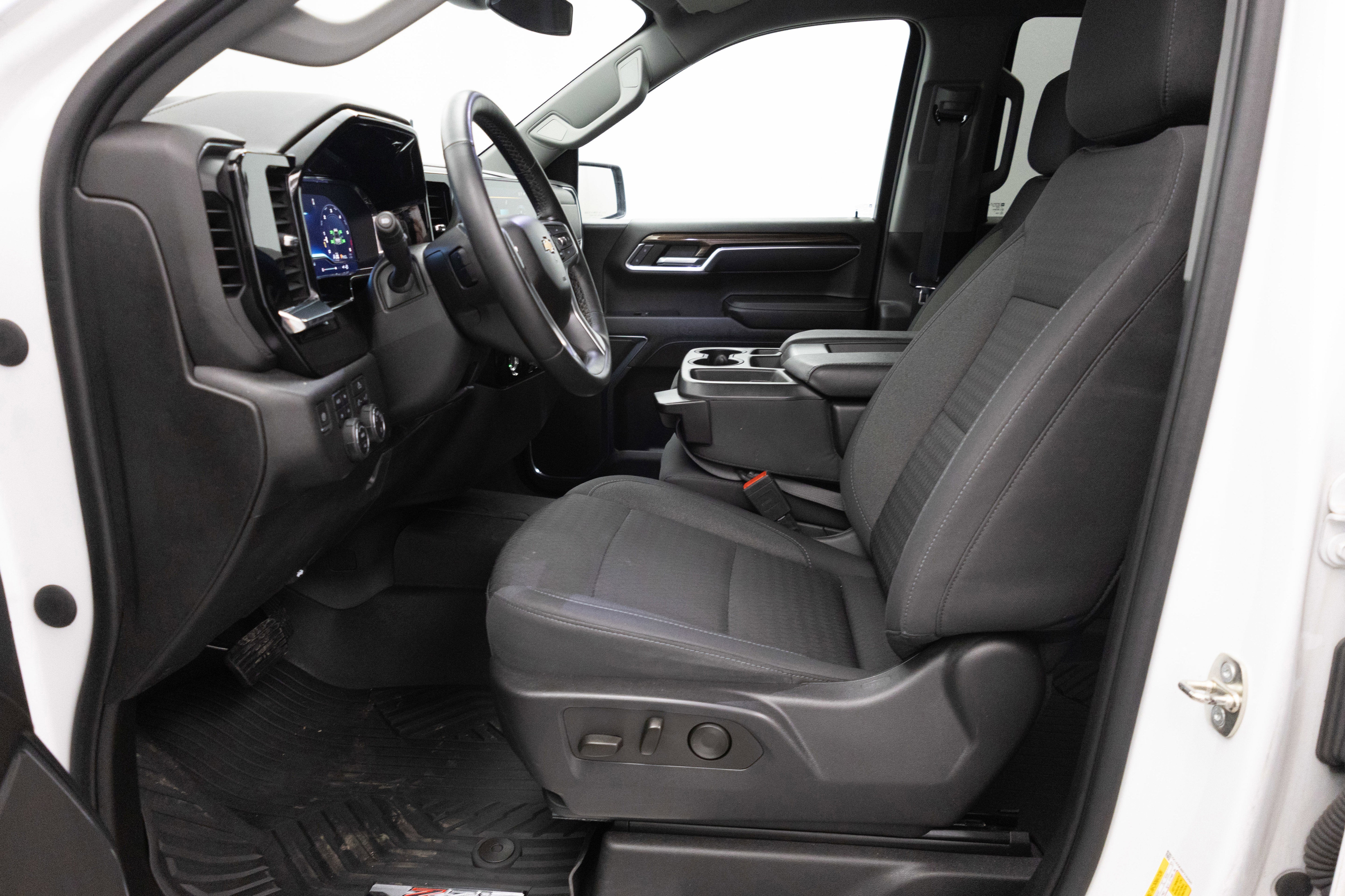2023 Chevrolet Silverado 1500 4WD Crew Cab Standard Bed LT