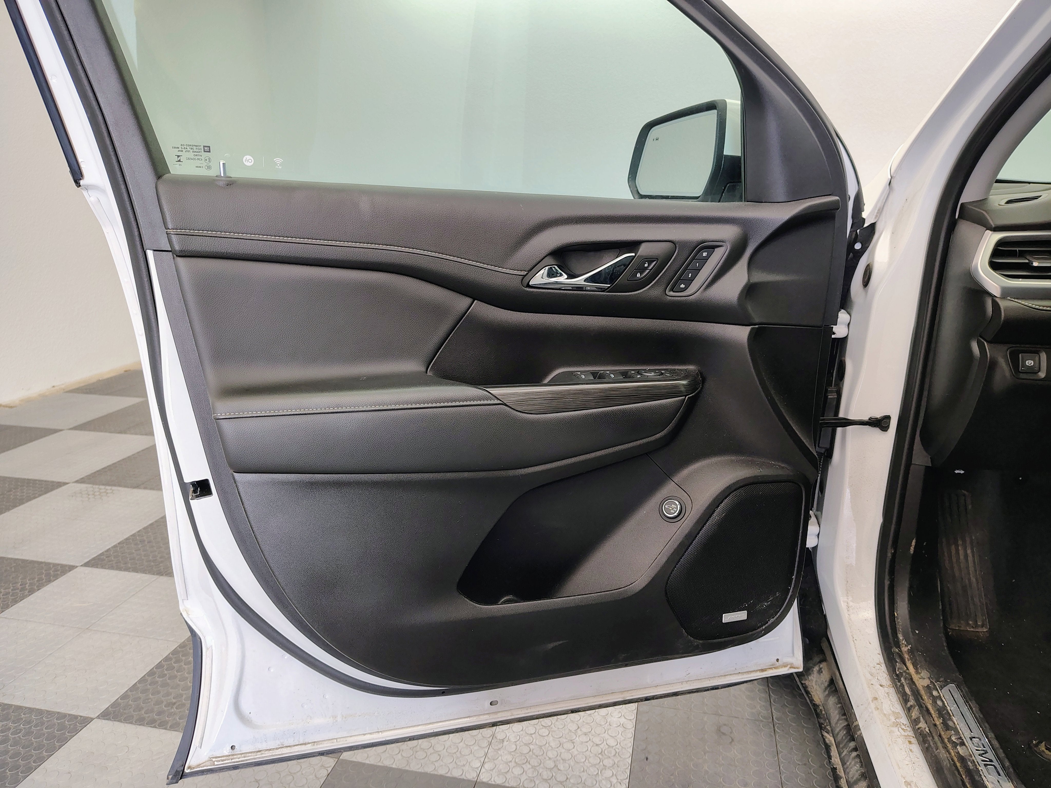 2023 GMC Acadia AWD SLT