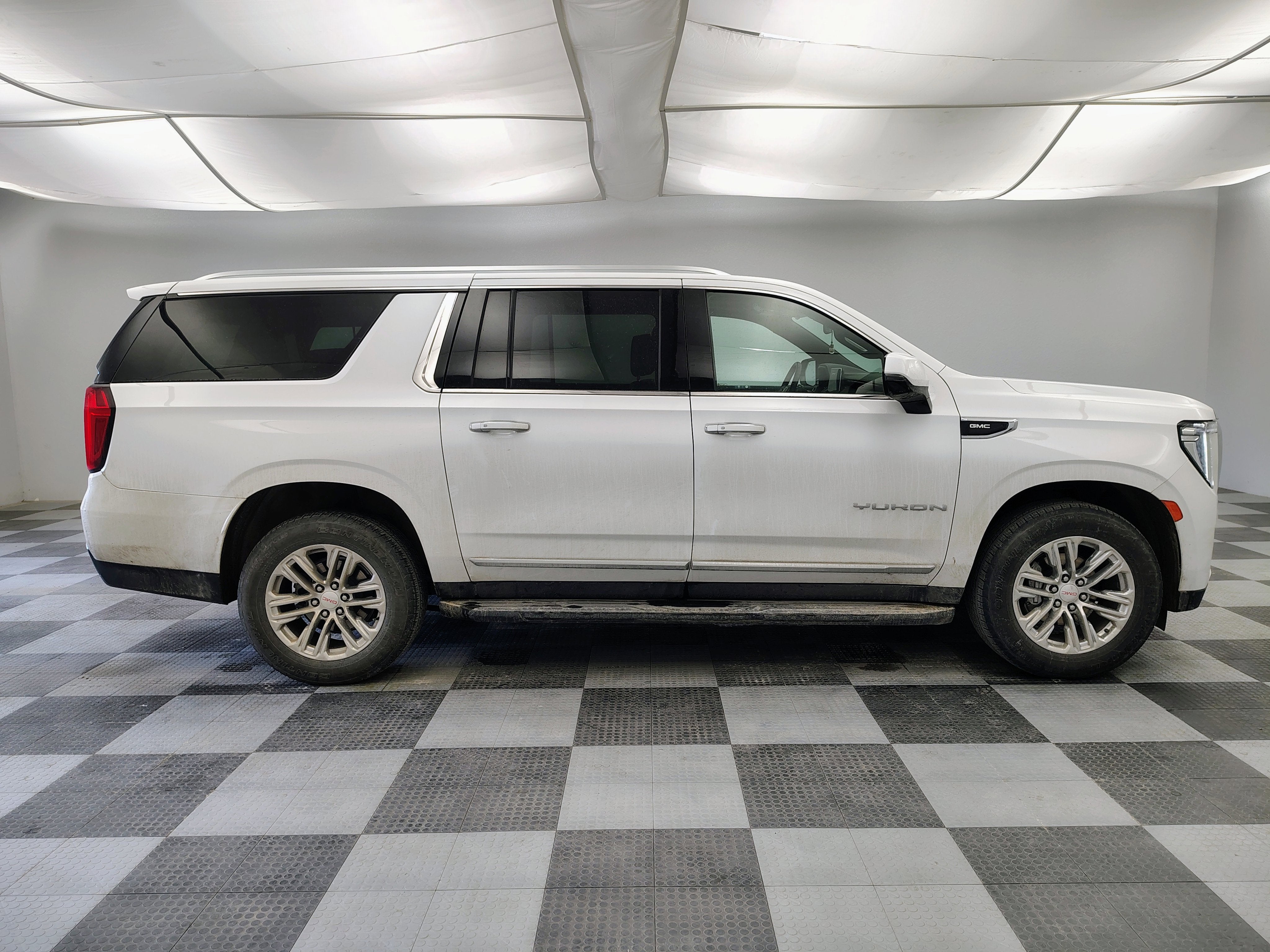 2023 GMC Yukon XL SLT