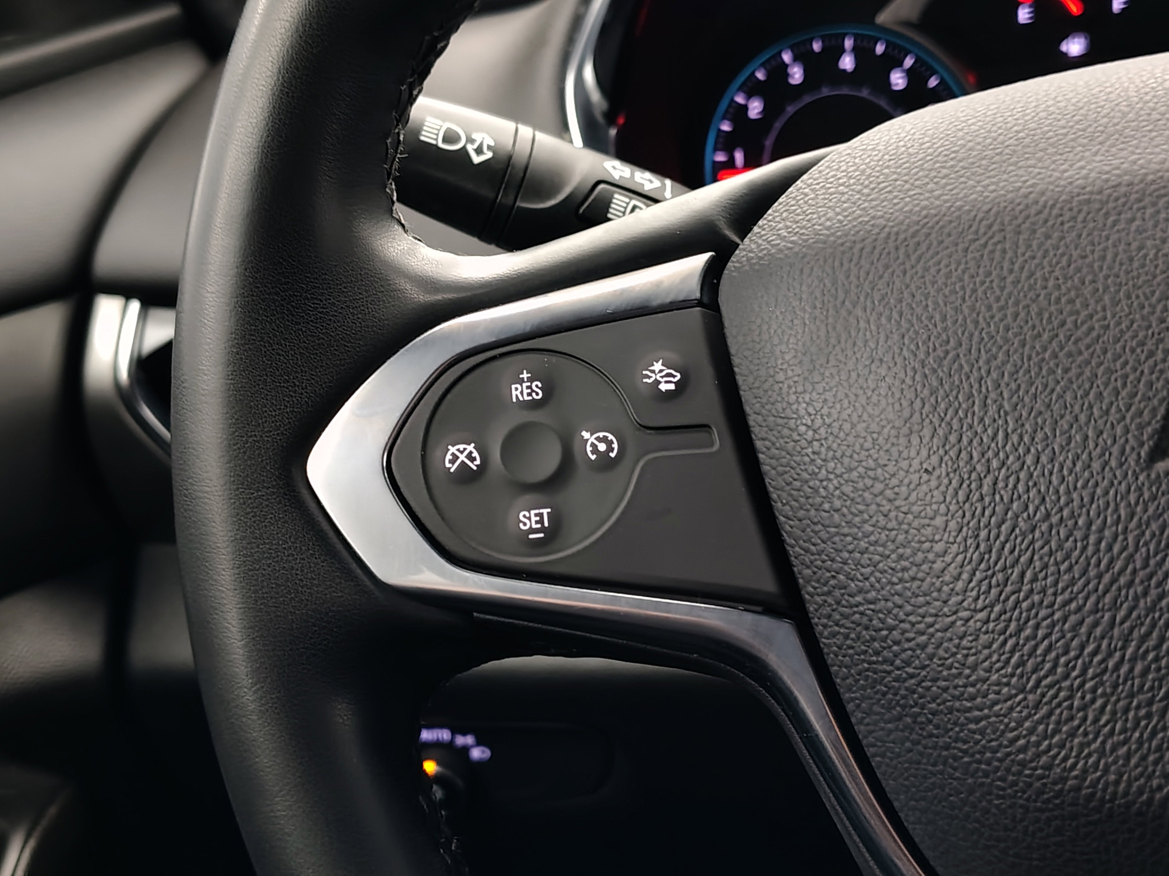 2023 Chevrolet Traverse AWD LT Cloth