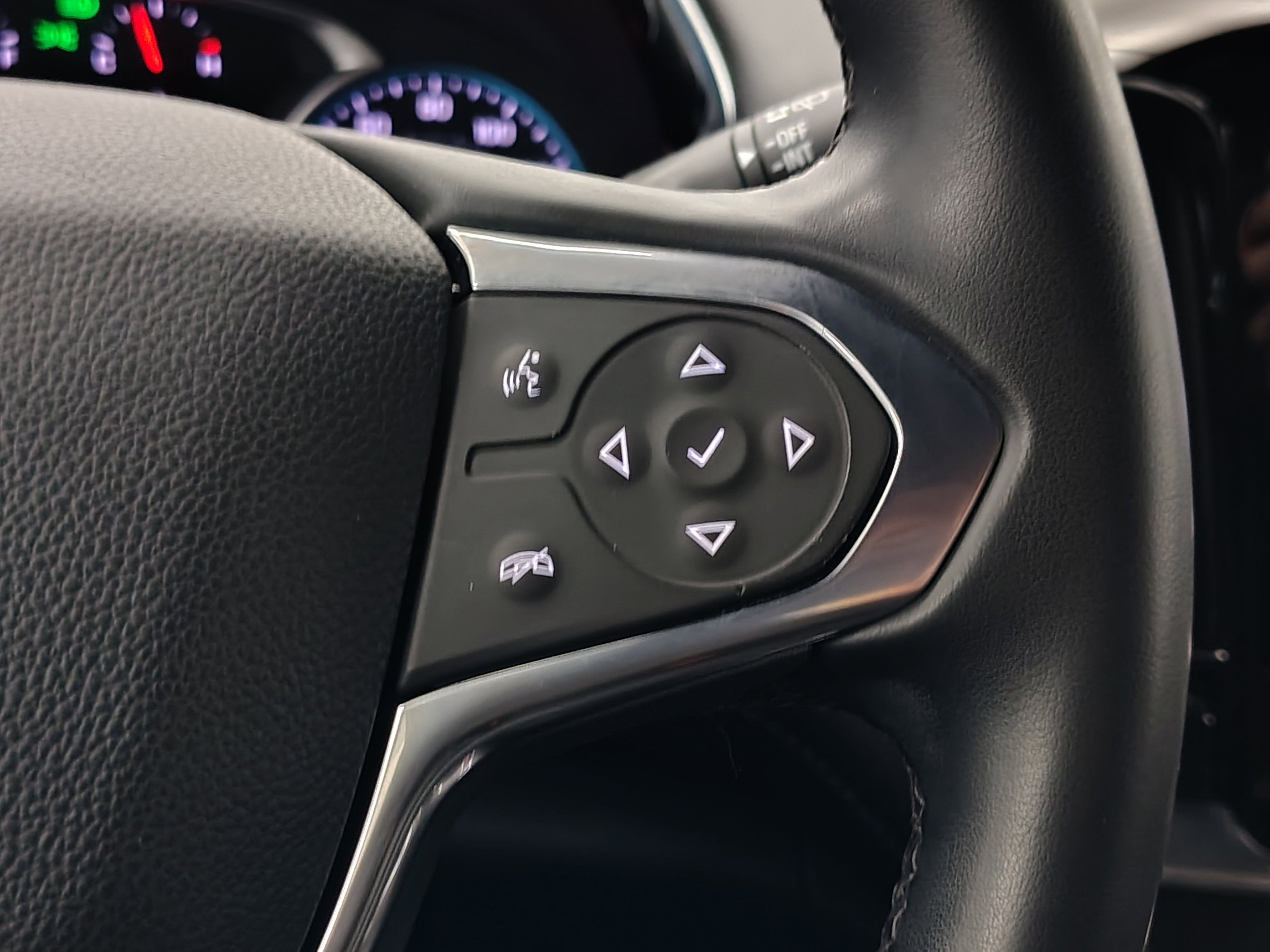 2023 Chevrolet Traverse AWD LT Cloth