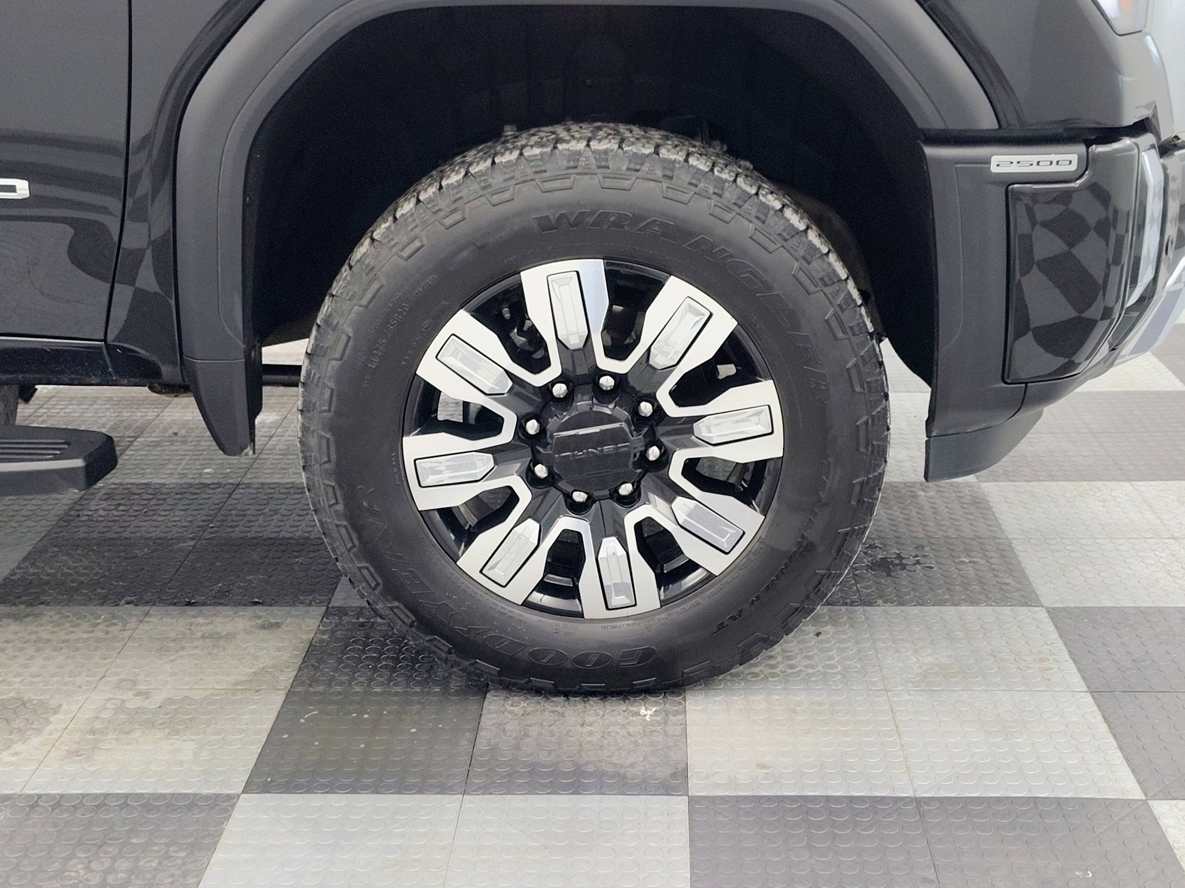 2025 GMC Sierra 2500HD Denali