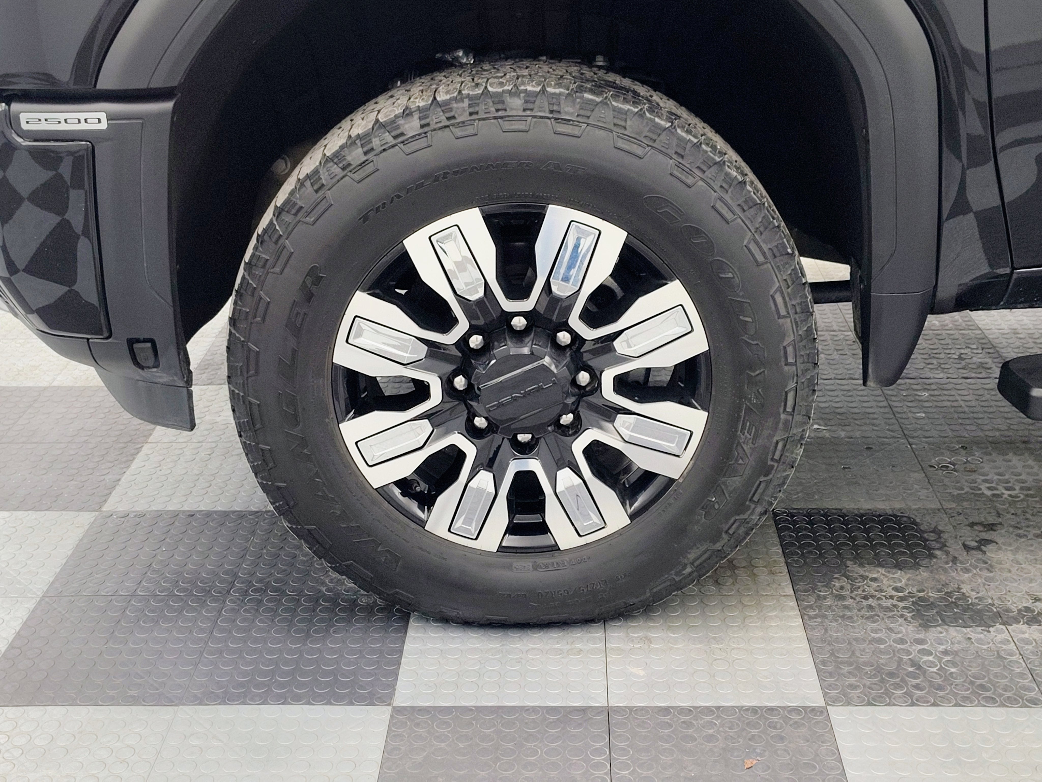 2025 GMC Sierra 2500HD Denali