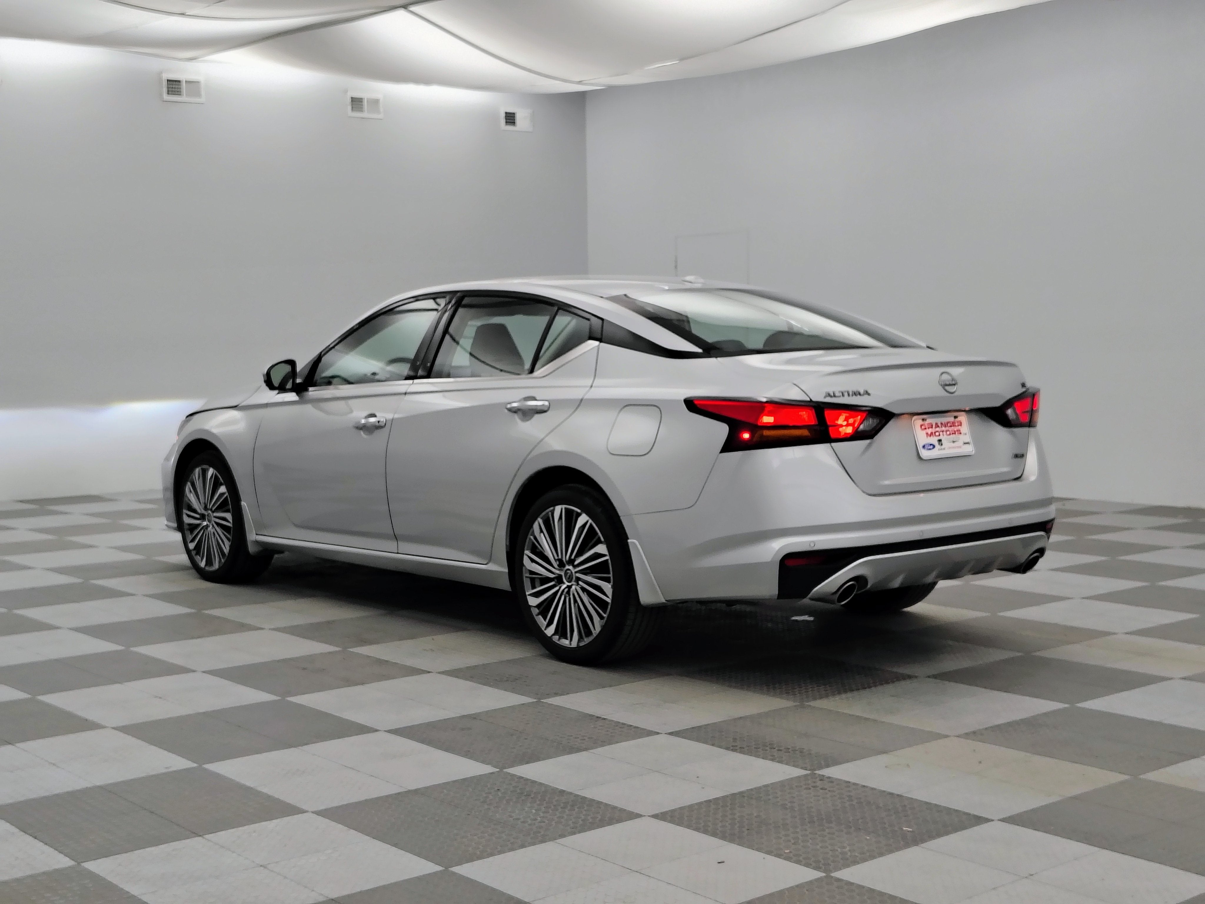 2025 Nissan Altima SL