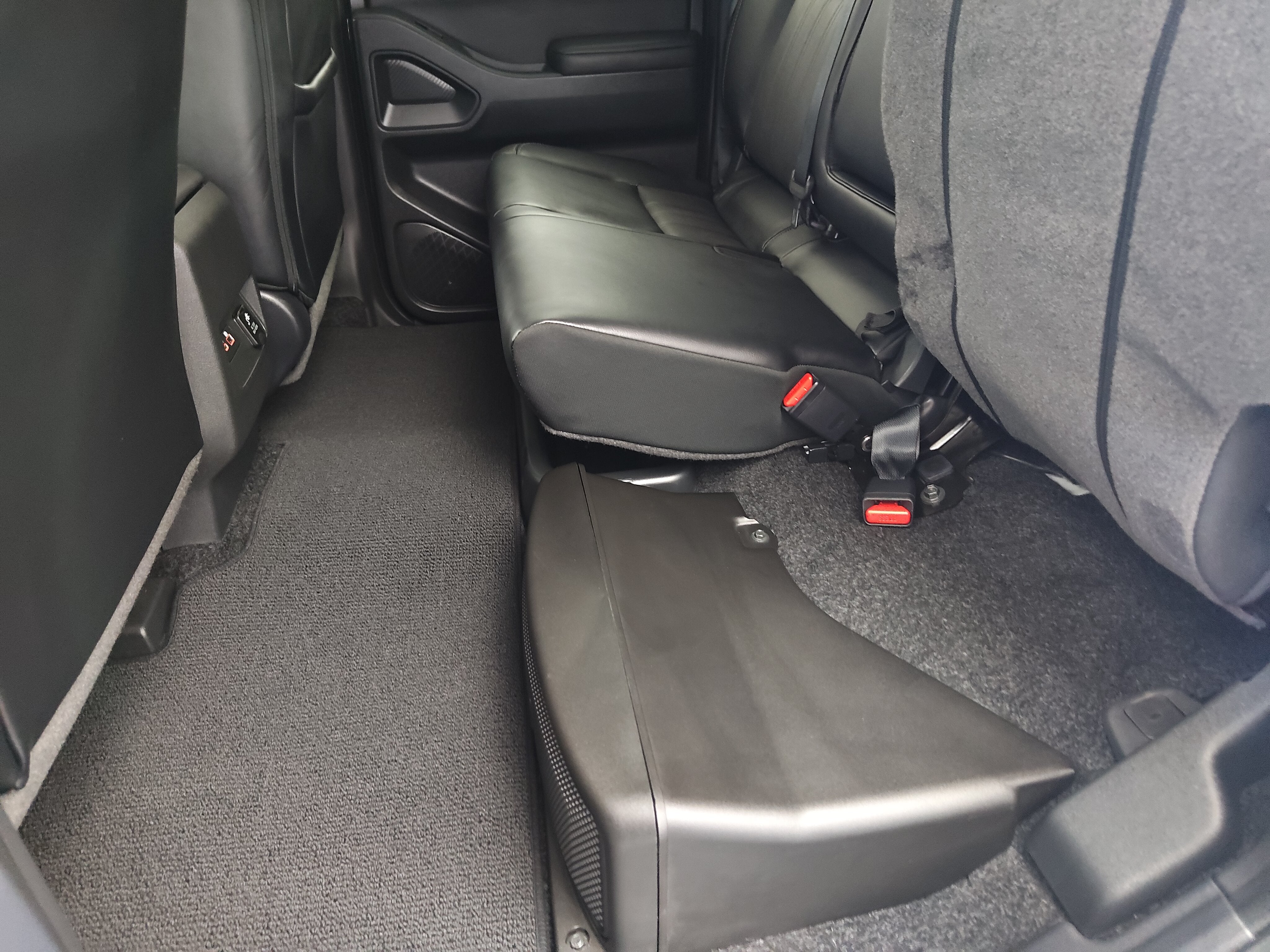 2024 Nissan Frontier SL