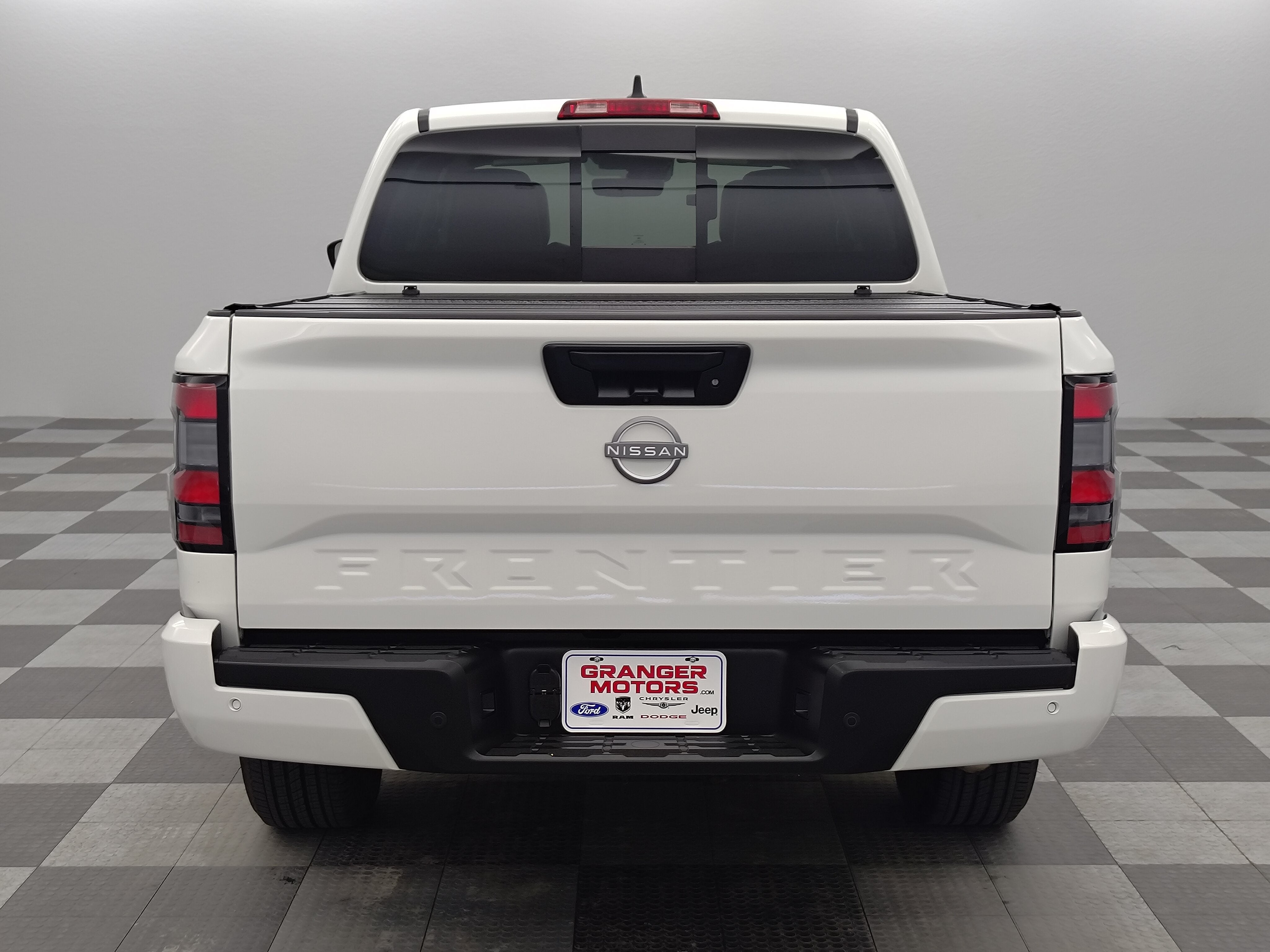 2024 Nissan Frontier SL