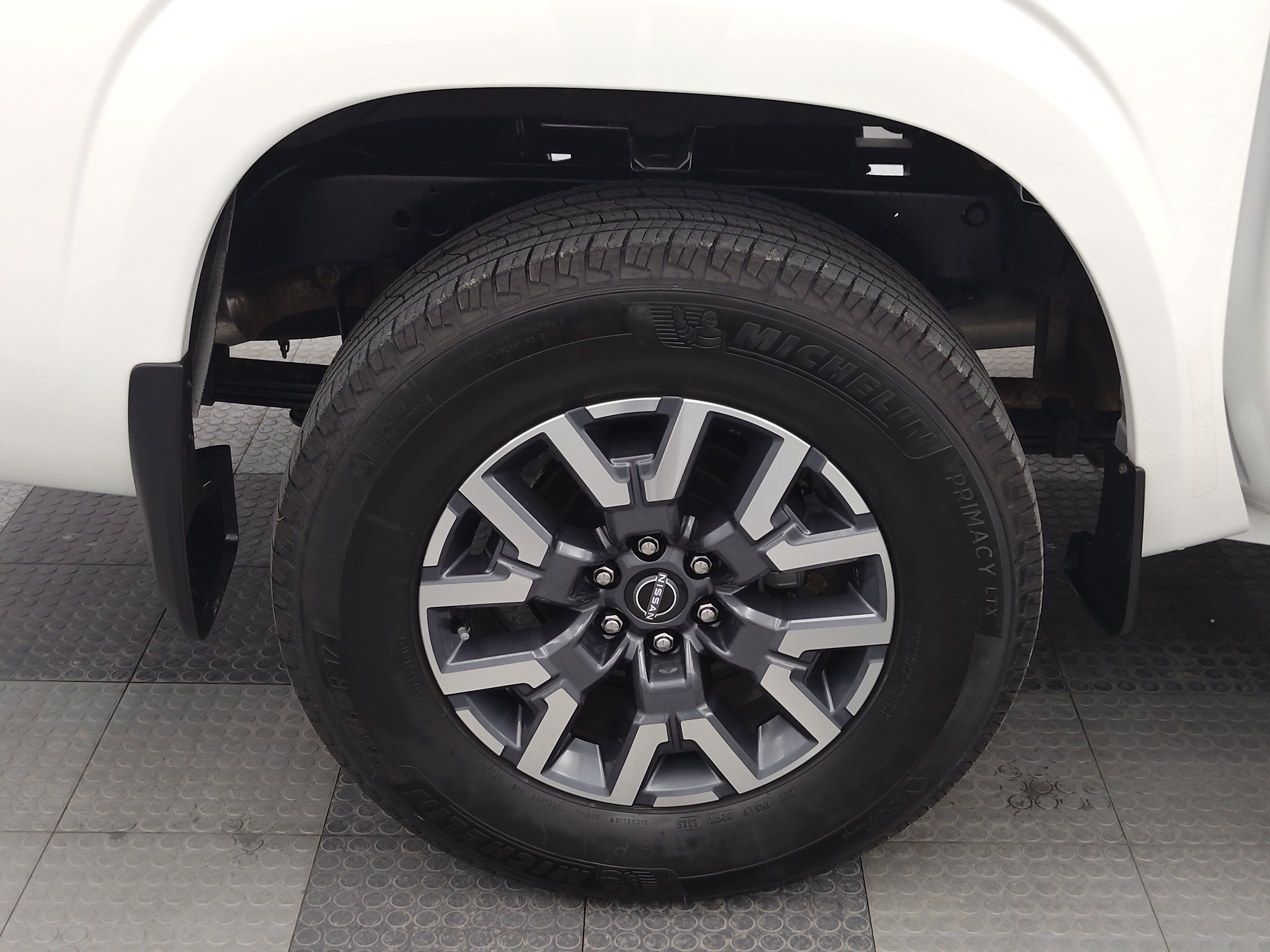2024 Nissan Frontier SL