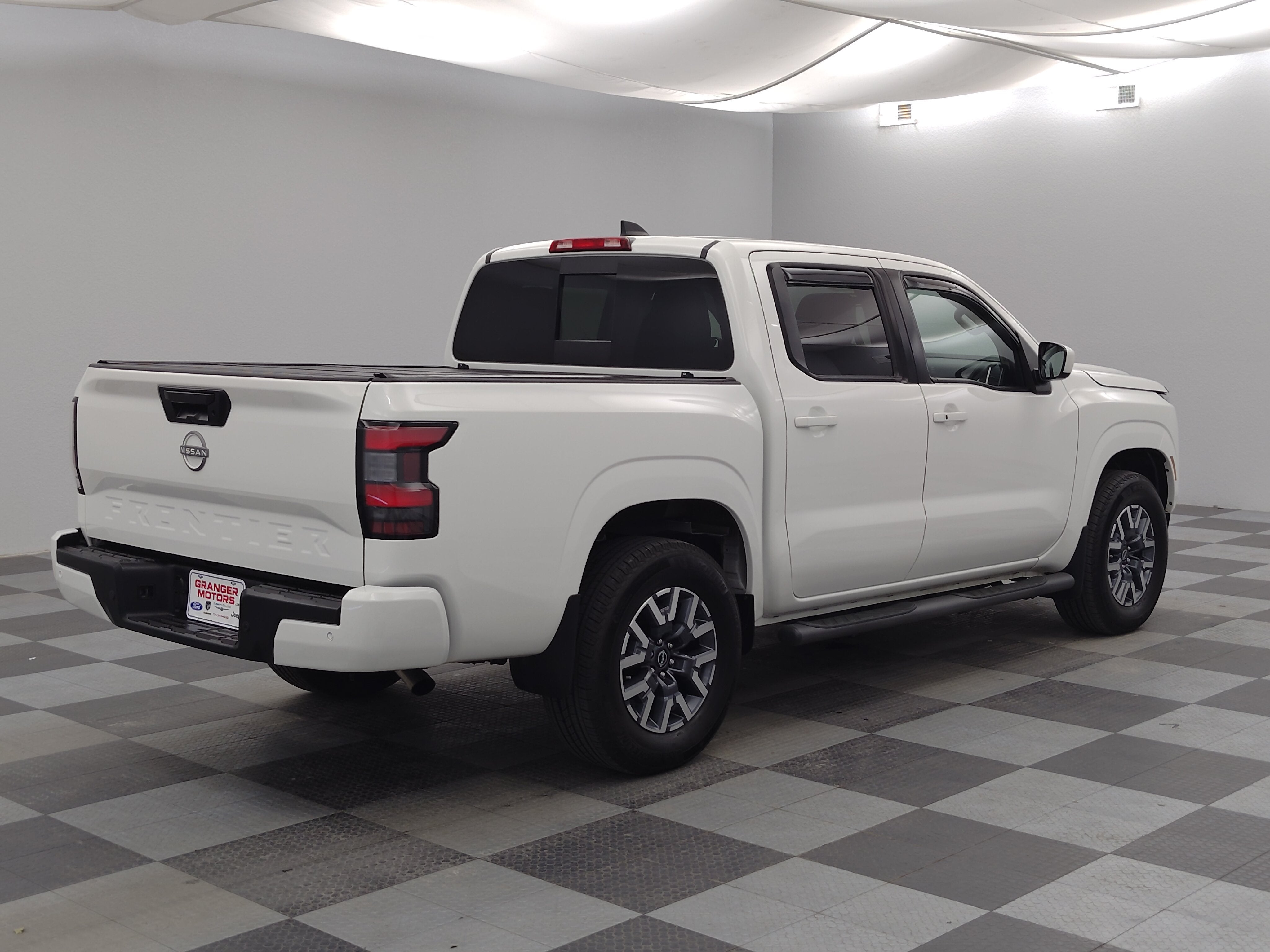 2024 Nissan Frontier SL