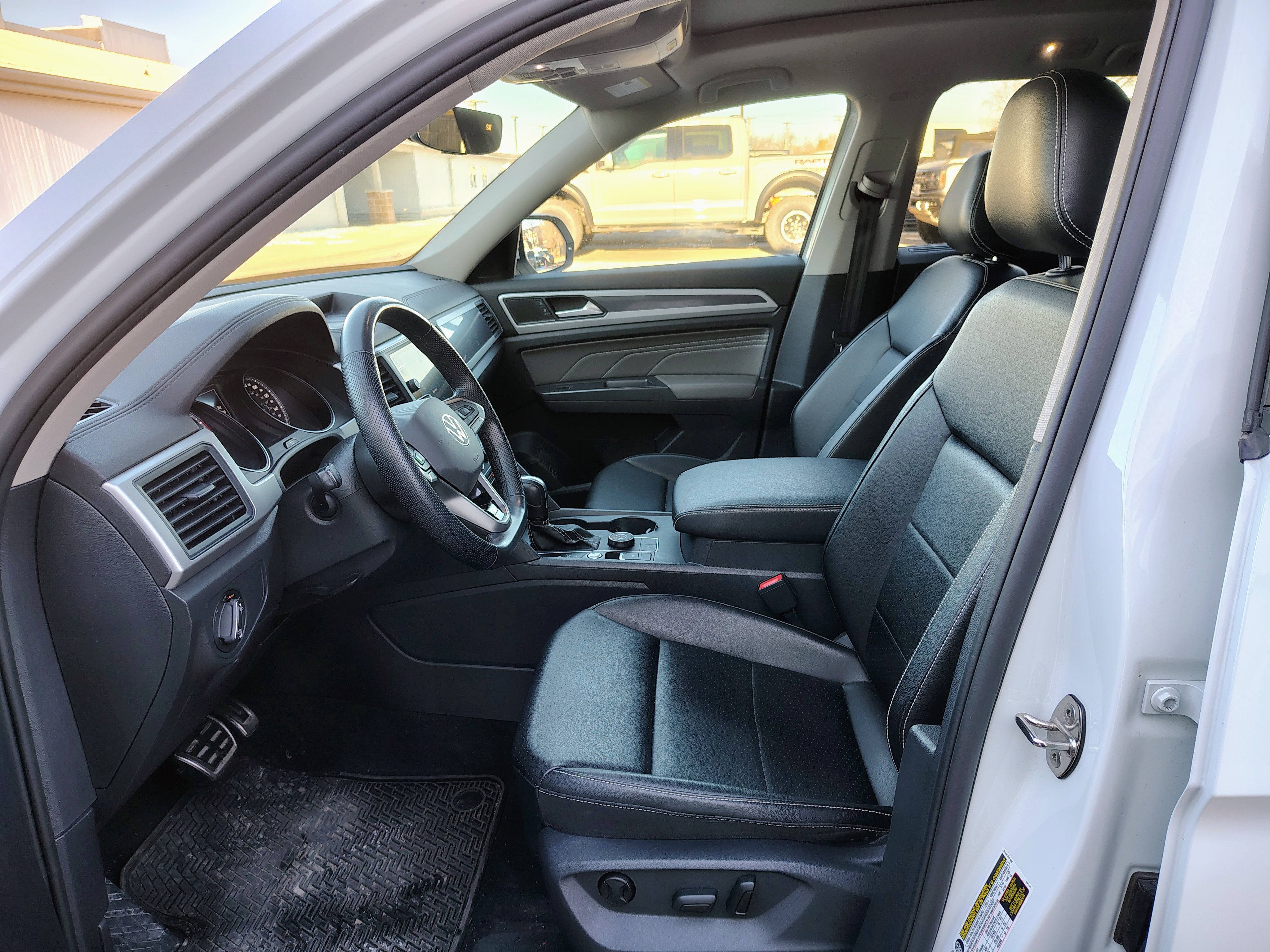 2021 Volkswagen Atlas SE w/Technology R-Line