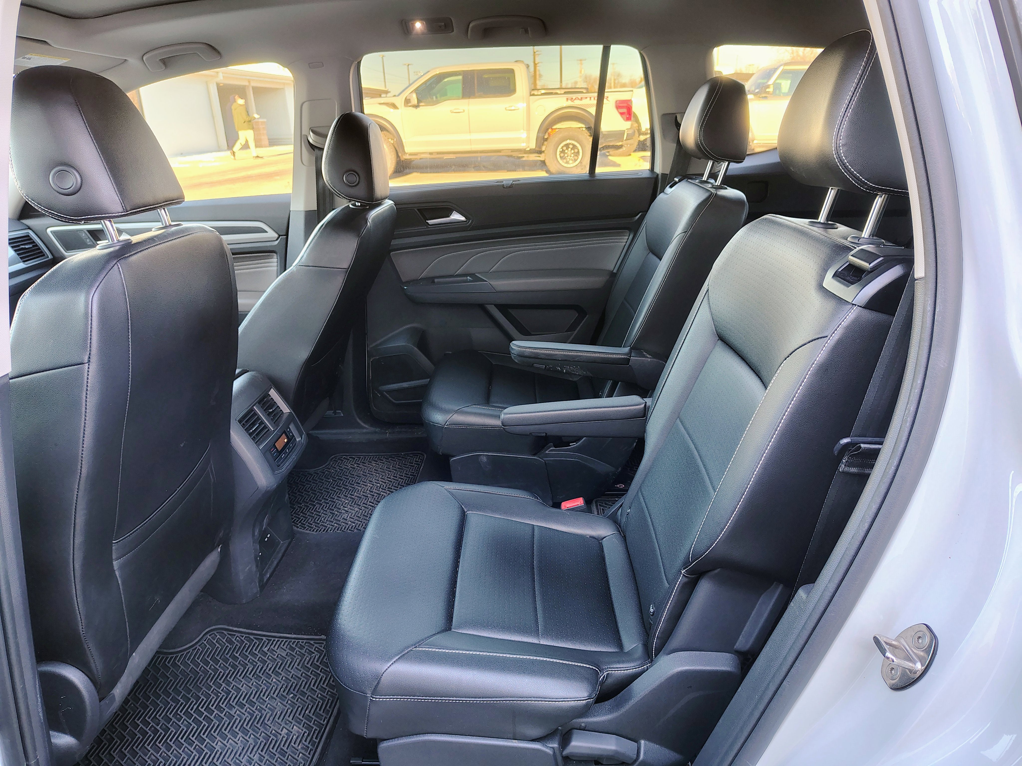 2021 Volkswagen Atlas SE w/Technology R-Line