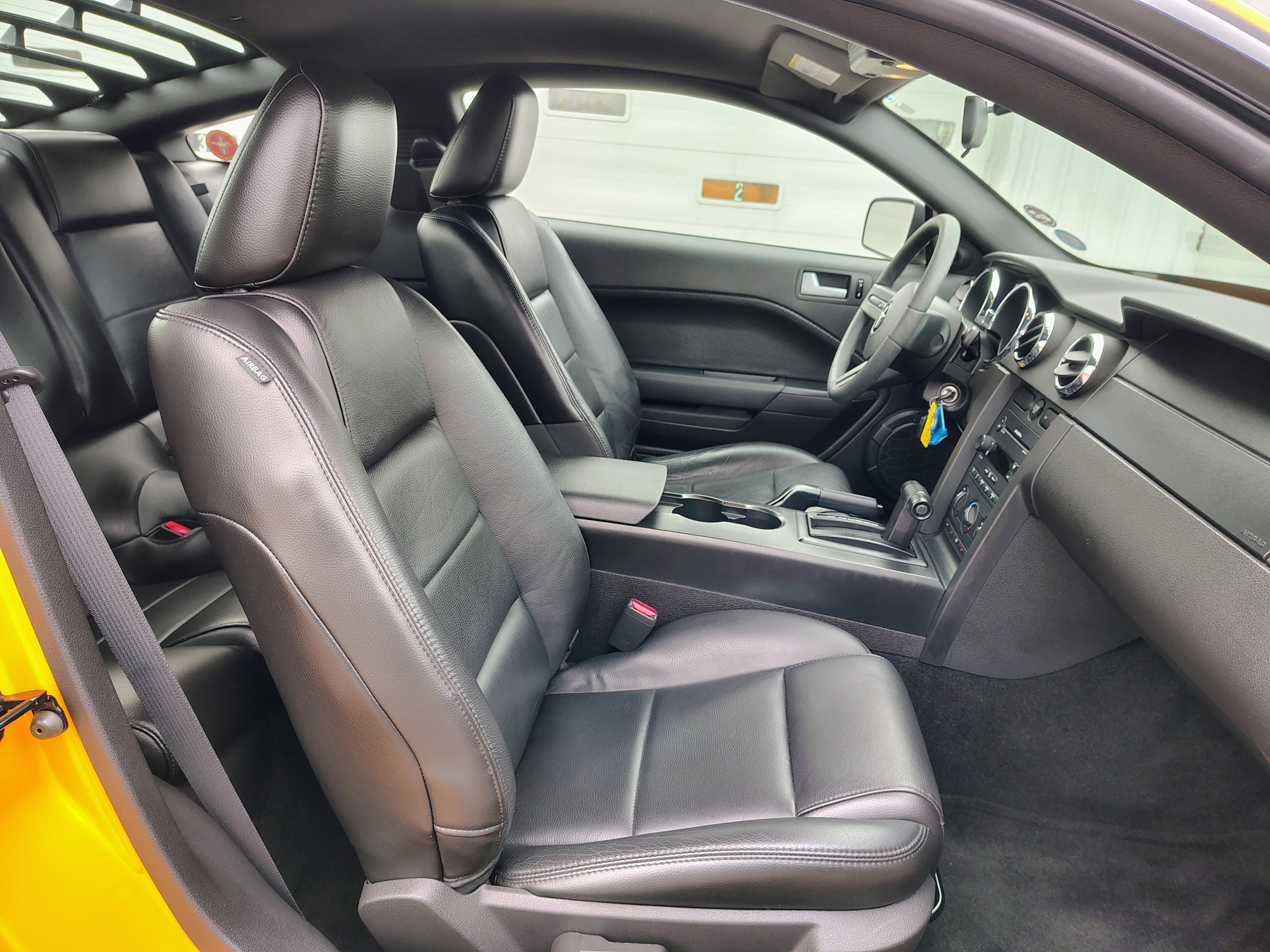 2007 Ford Mustang Deluxe