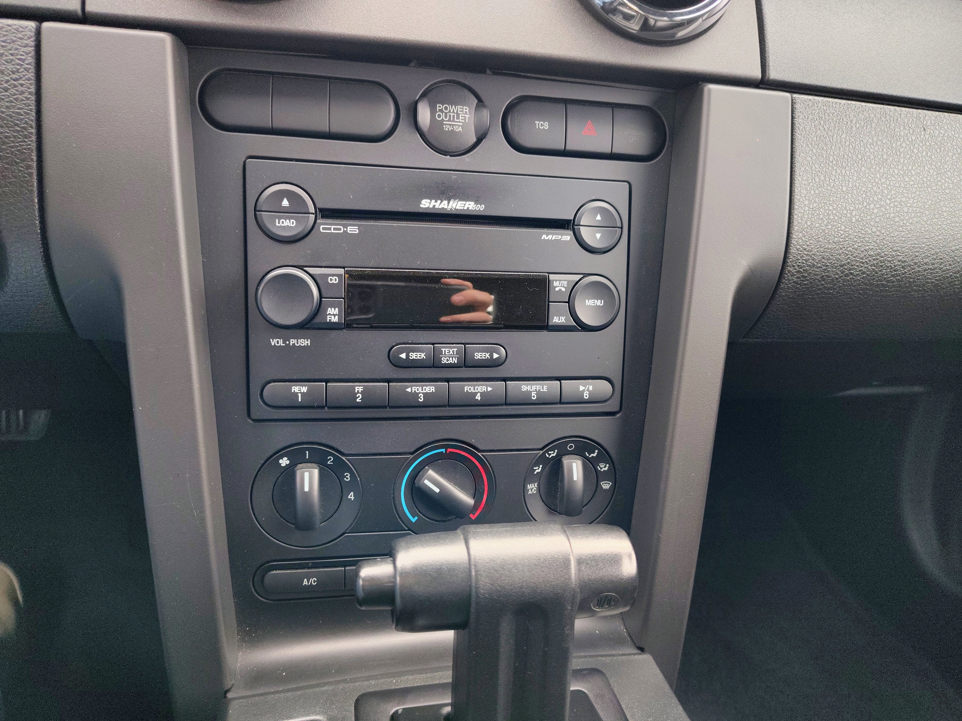 2007 Ford Mustang Deluxe