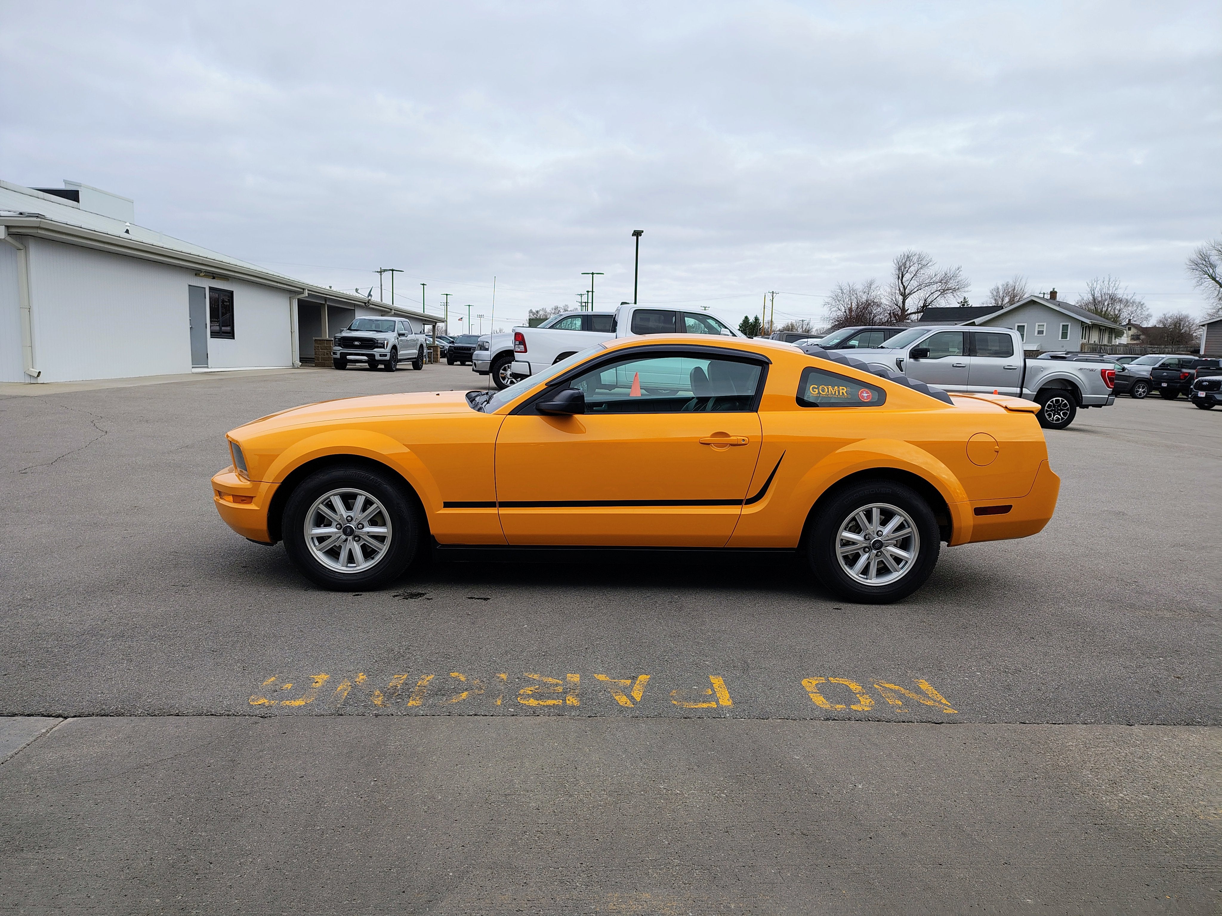 2007 Ford Mustang Deluxe