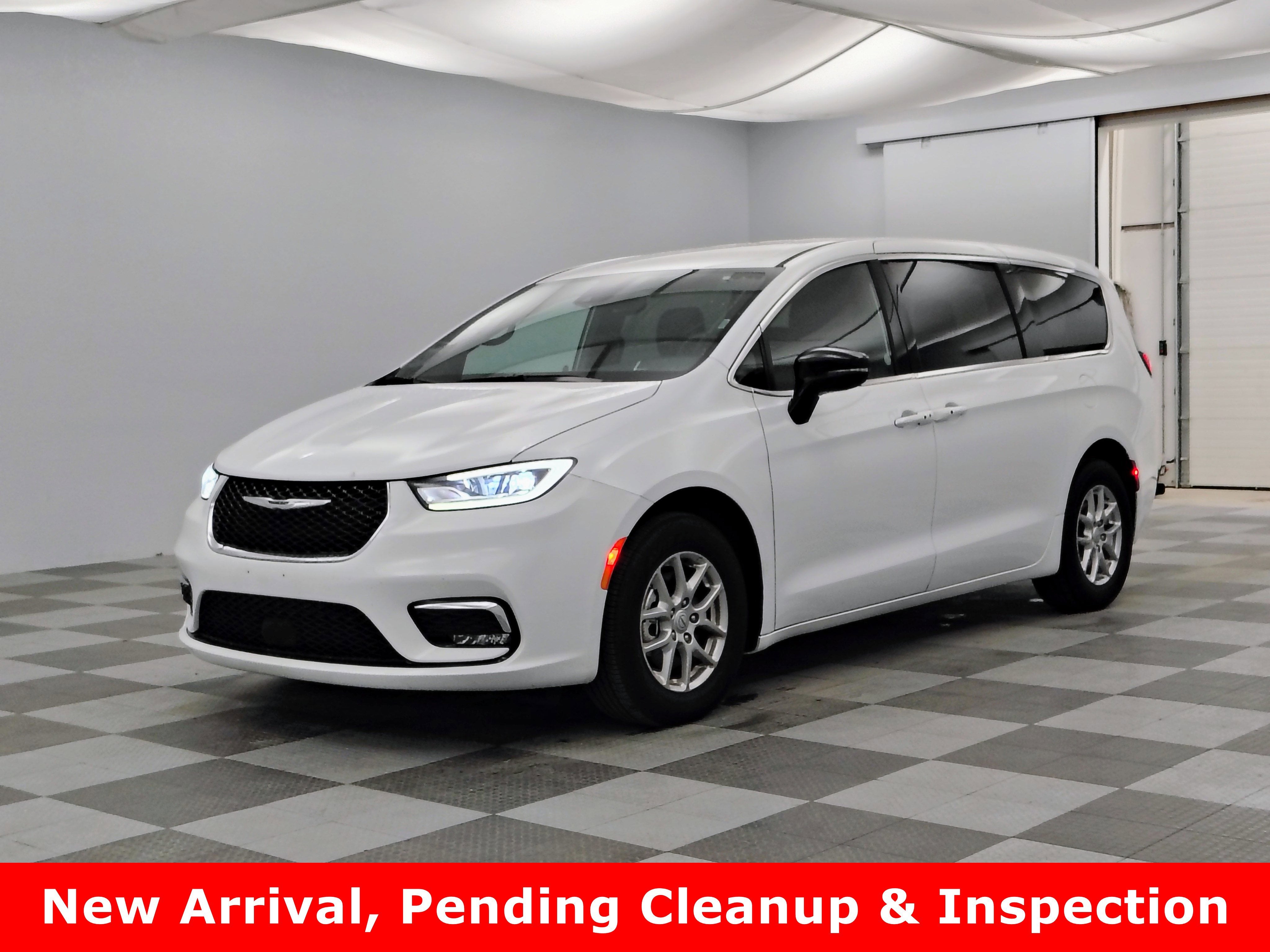 2025 Chrysler Pacifica Select