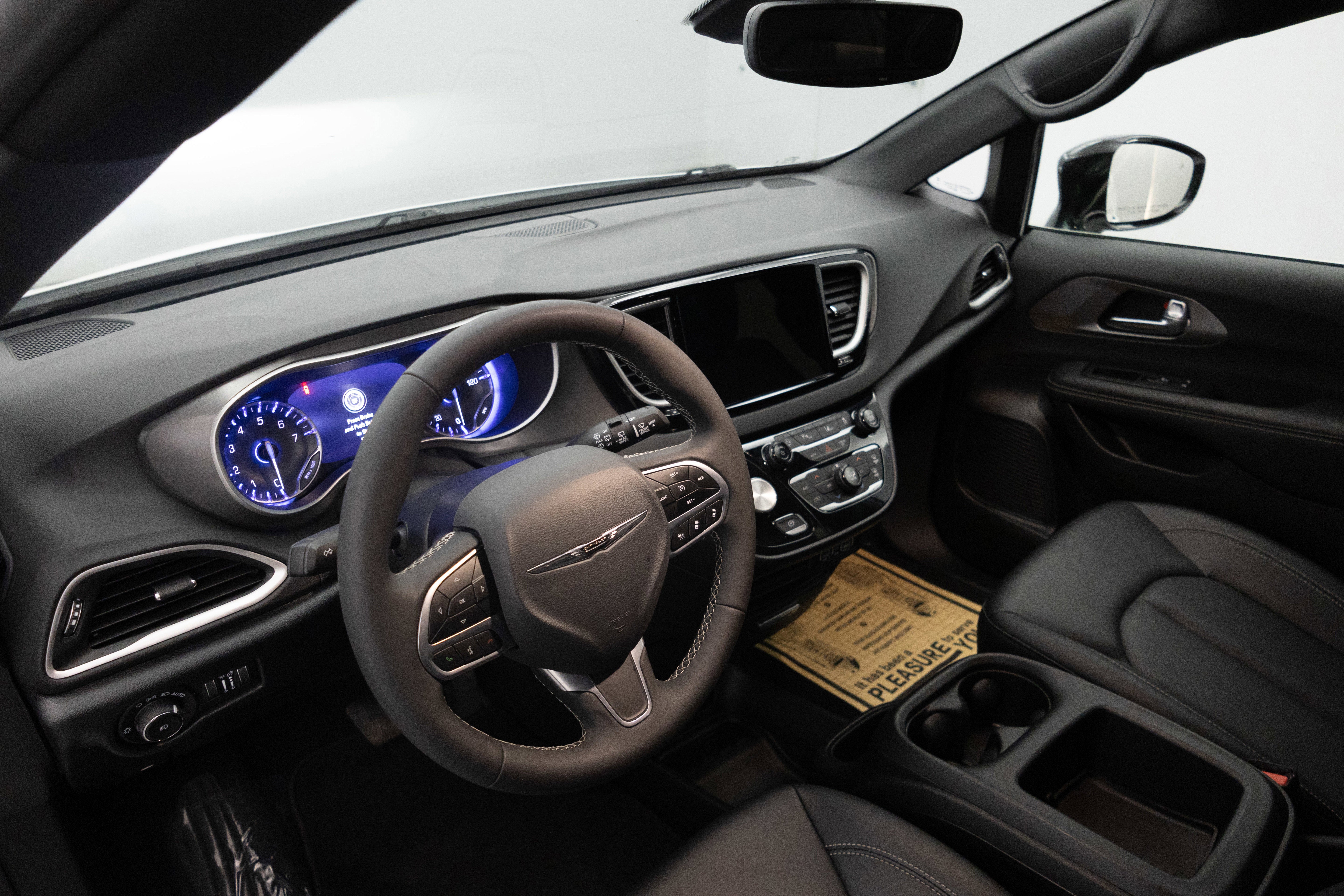 2025 Chrysler Pacifica Select