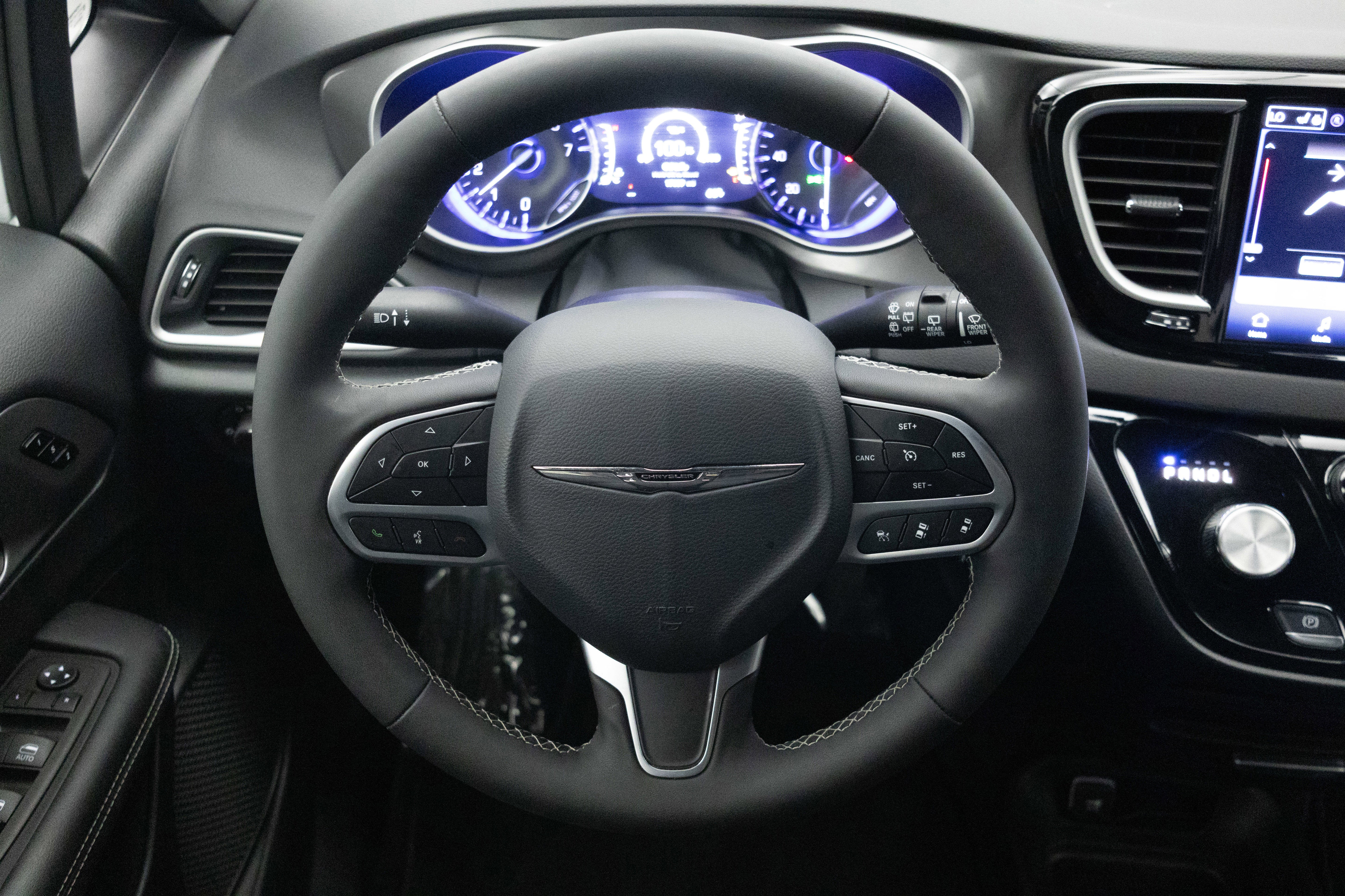 2025 Chrysler Pacifica Select