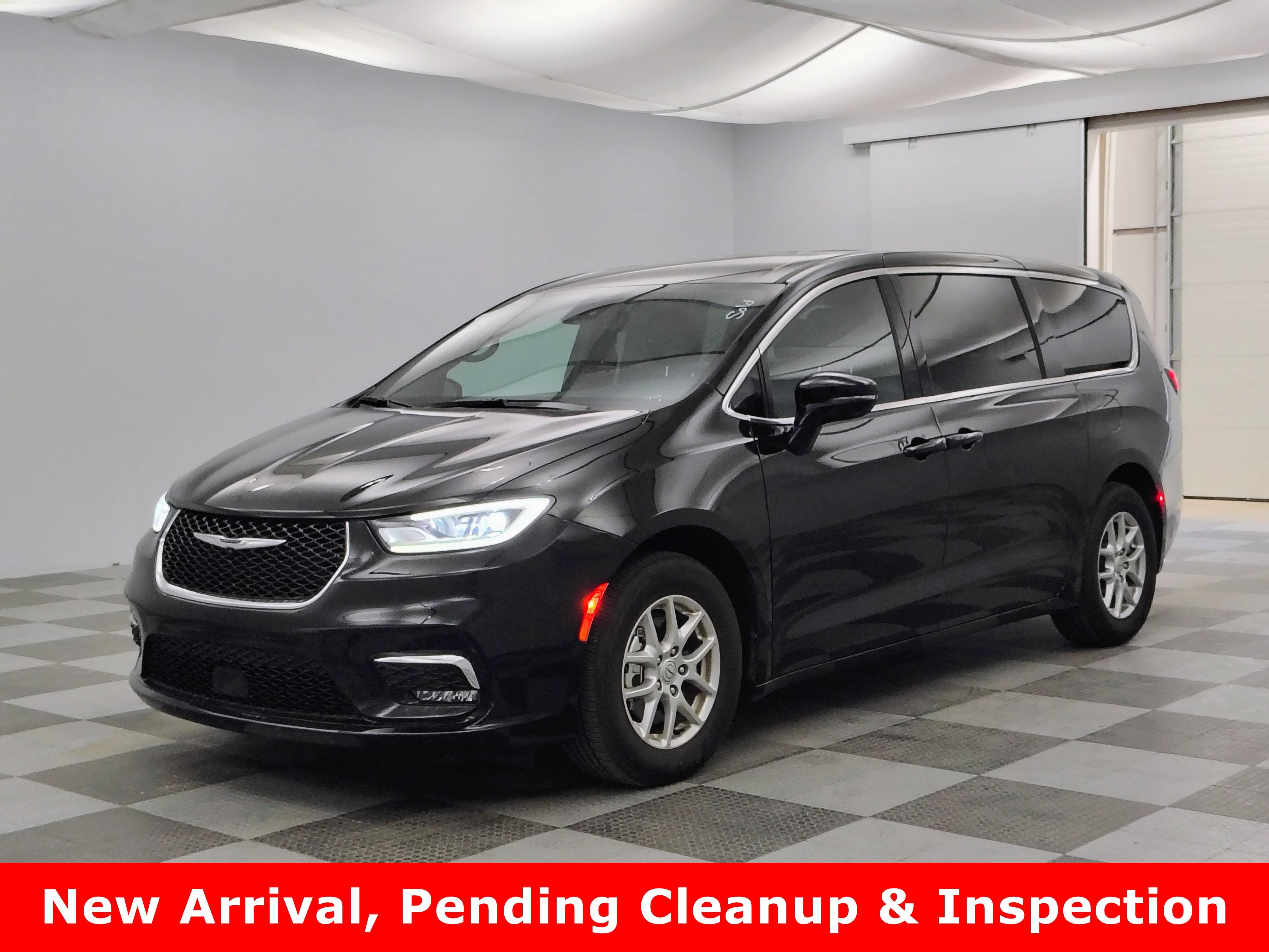 2025 Chrysler Pacifica Select