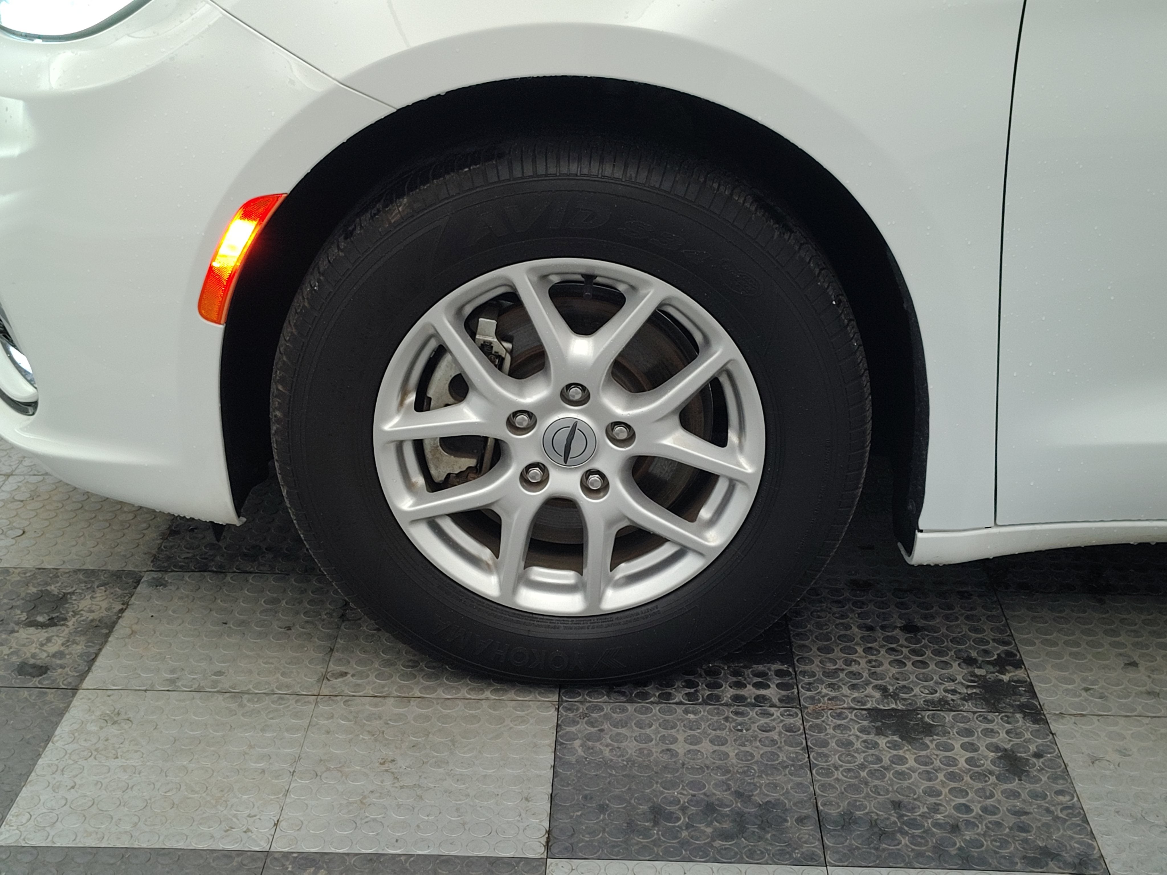2025 Chrysler Pacifica Select