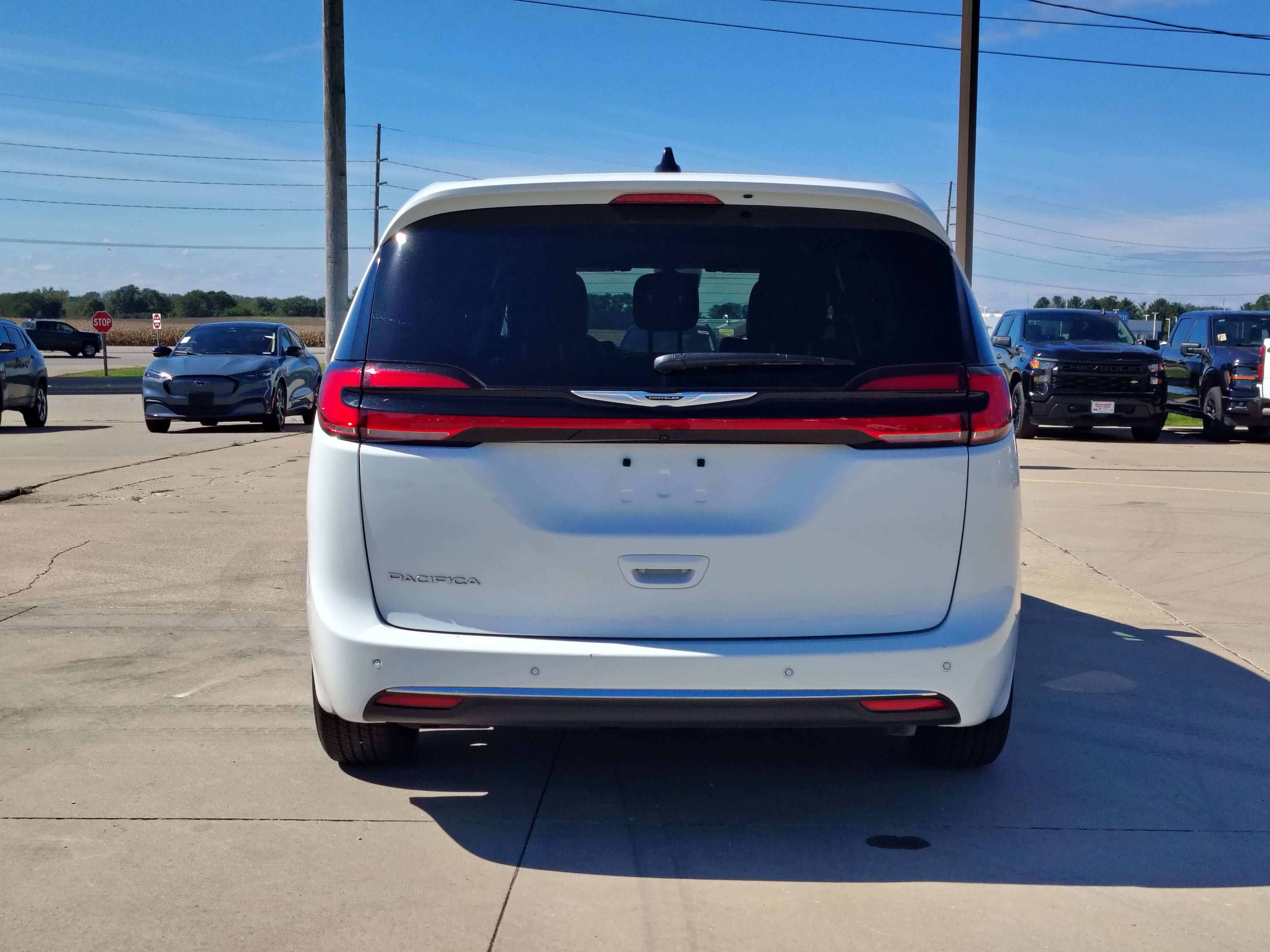 2025 Chrysler Pacifica Select