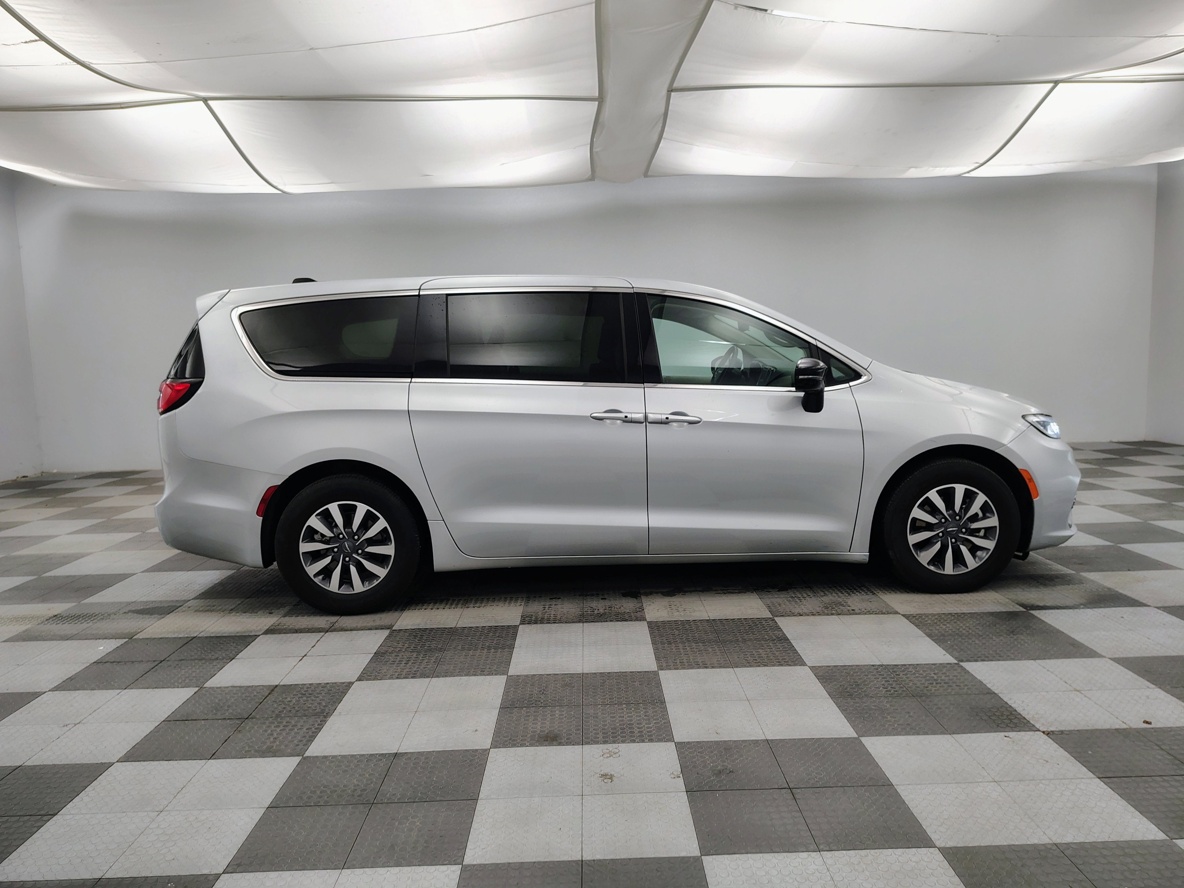 2024 Chrysler Pacifica Hybrid Select