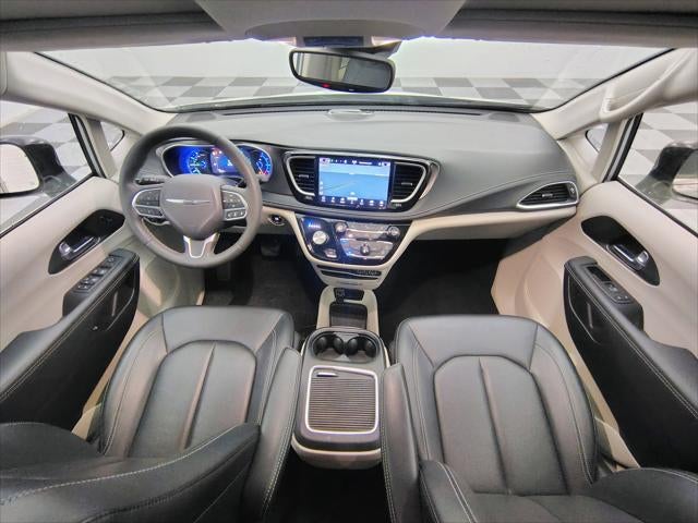 2024 Chrysler Pacifica Hybrid Select