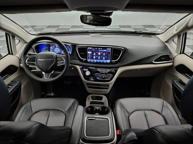 2024 Chrysler Pacifica Hybrid Select